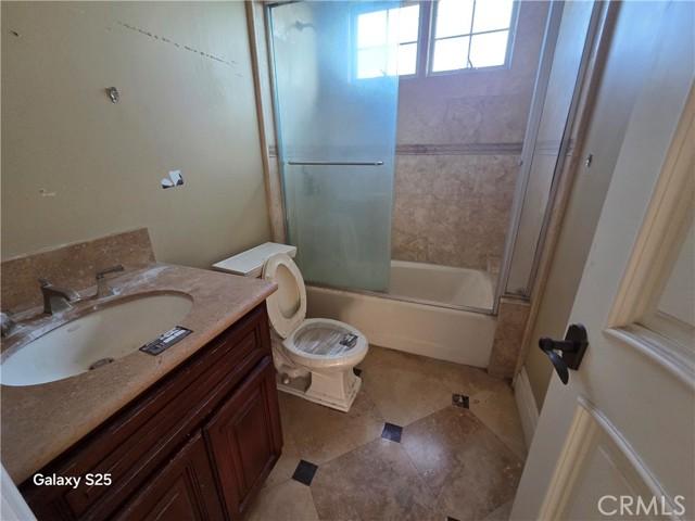 Downey, California, 90240, United States, 5 Bedrooms Bedrooms, ,6 BathroomsBathrooms,Residential,For Sale,1850921
