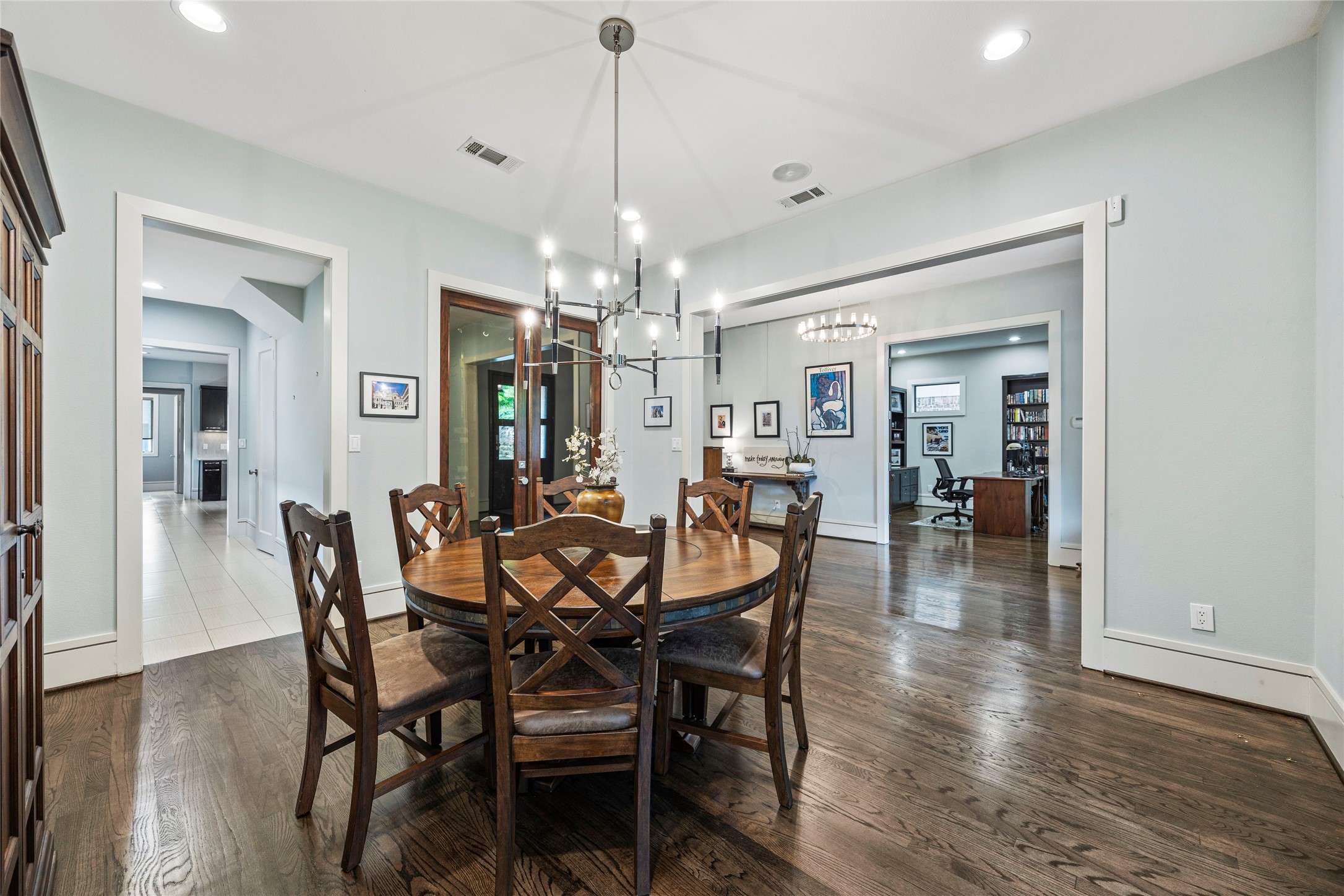 Dallas, Texas, 75214, United States, 4 Bedrooms Bedrooms, ,5 BathroomsBathrooms,Residential,For Sale,1794312