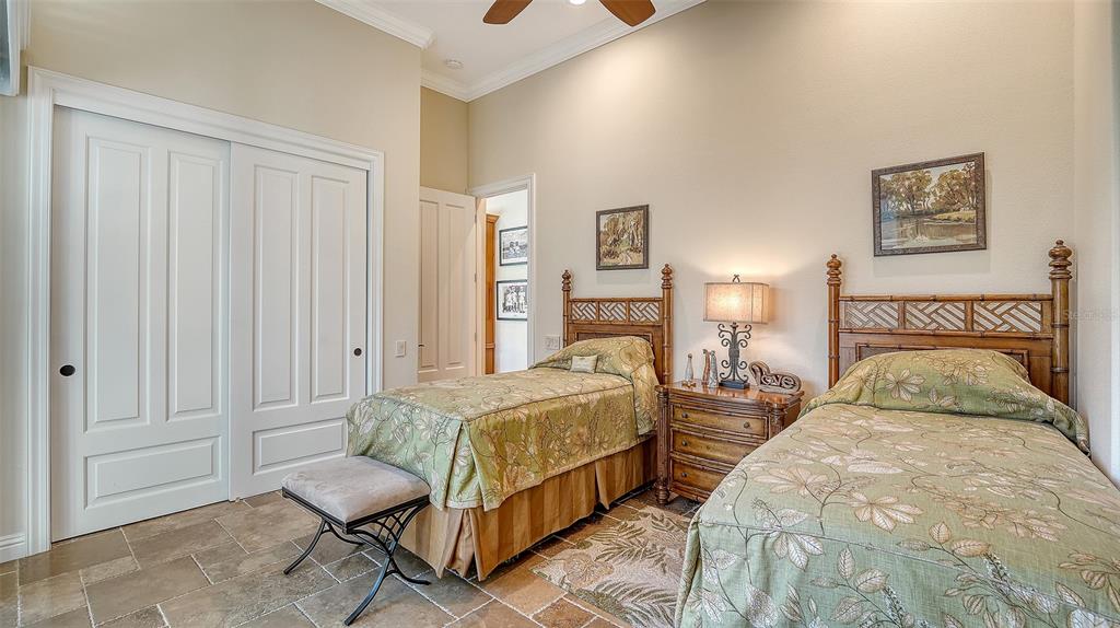 Longboat Key, Florida, 34228, United States, 3 Bedrooms Bedrooms, ,4 BathroomsBathrooms,Residential,For Sale,1986320