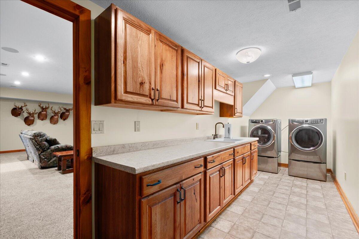 Remus, Michigan, 49340, United States, 3 Bedrooms Bedrooms, ,3 BathroomsBathrooms,Residential,For Sale,1979696