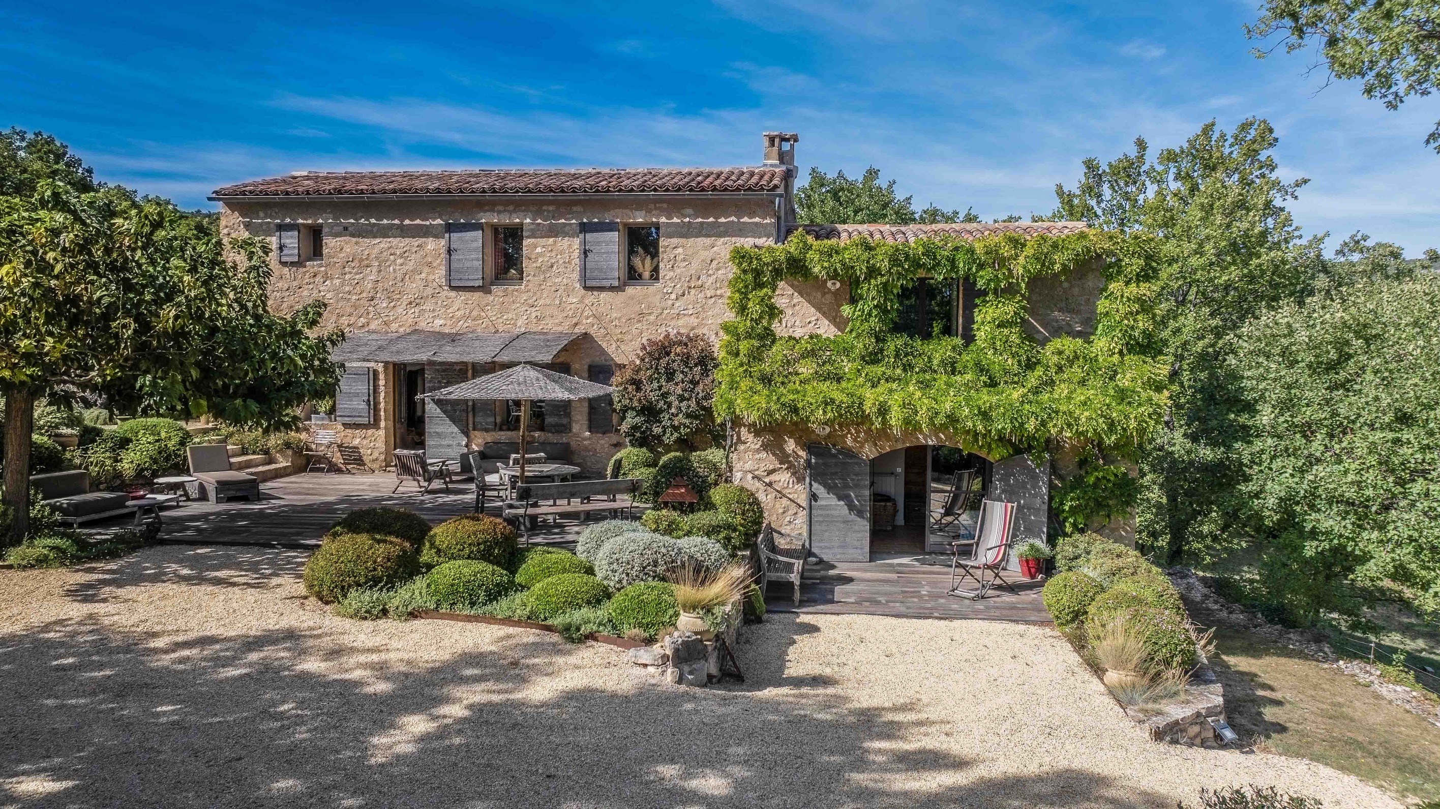  a home immersed in nature, where  provence becomes a way of life - 物件實景