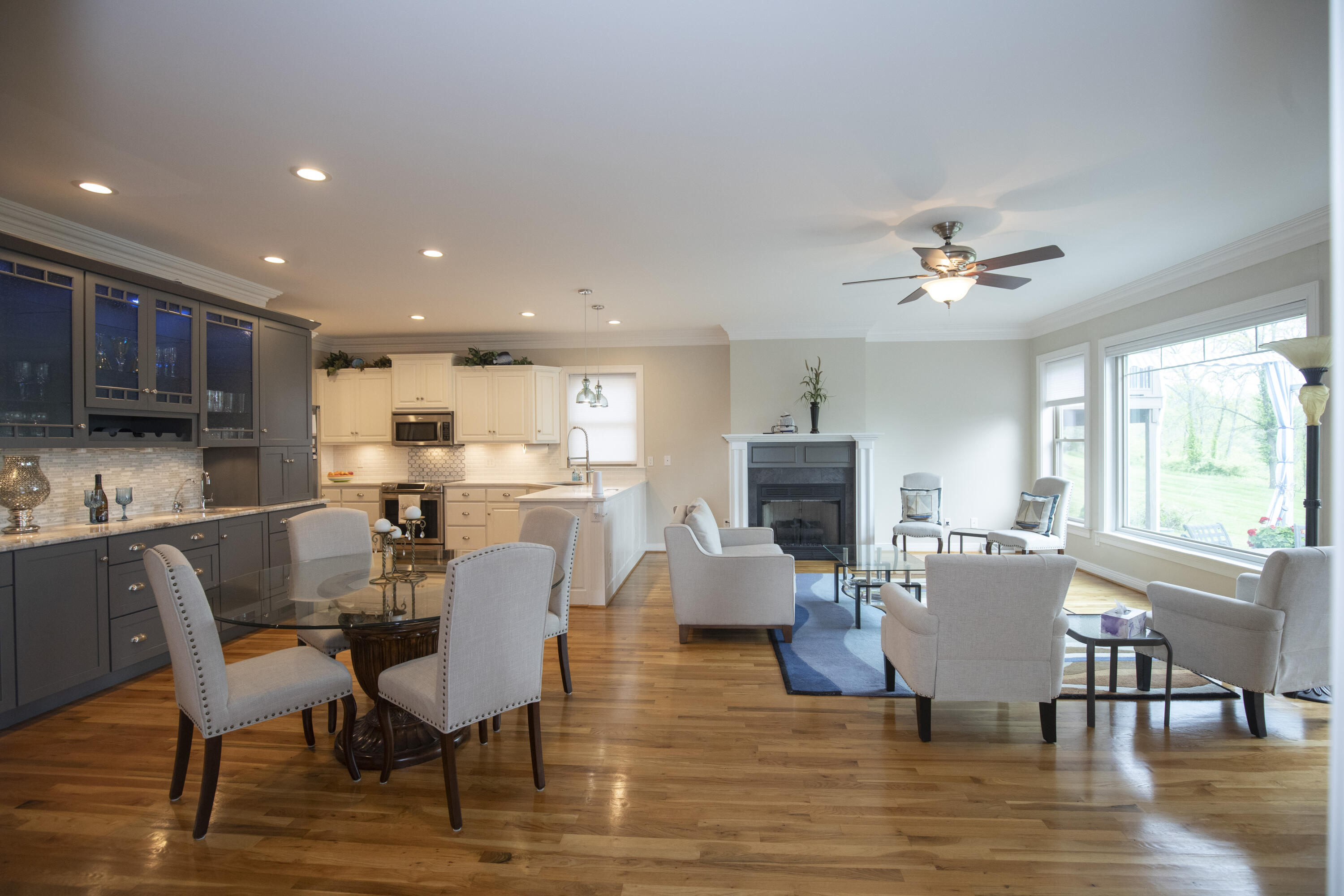 Harrodsburg, Kentucky, 40330, United States, 5 Bedrooms Bedrooms, ,4 BathroomsBathrooms,Residential,For Sale,1826729