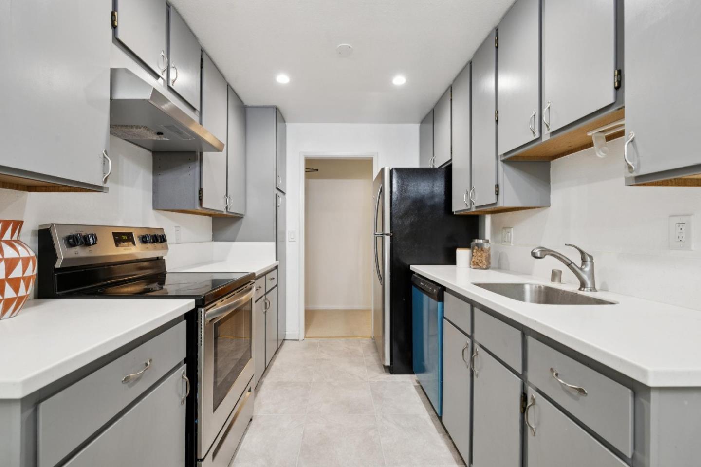 San Bruno, California, 94066, United States, 2 Bedrooms Bedrooms, ,2 BathroomsBathrooms,Residential,For Sale,1856521