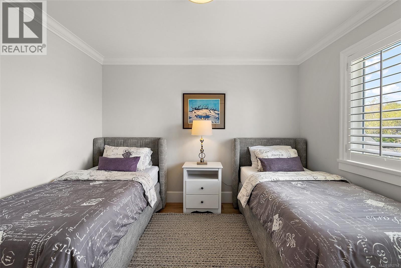OAK BAY, British Columbia, V8S 2W2, CA, 3 Bedrooms Bedrooms, ,3 BathroomsBathrooms,Residential,For Sale,1949531