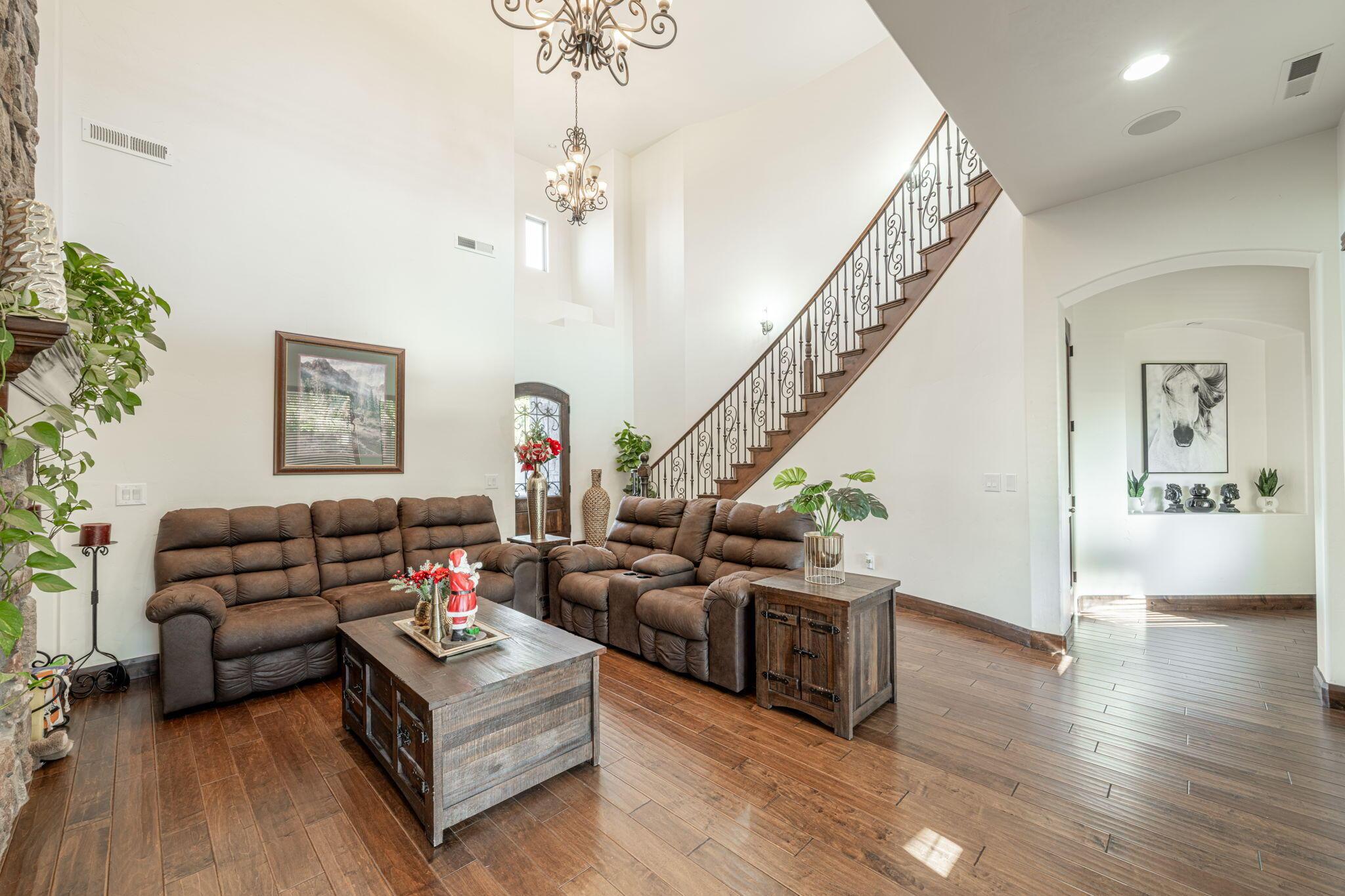 St George, Utah, 84790, United States, 5 Bedrooms Bedrooms, ,4 BathroomsBathrooms,Residential,For Sale,2006335