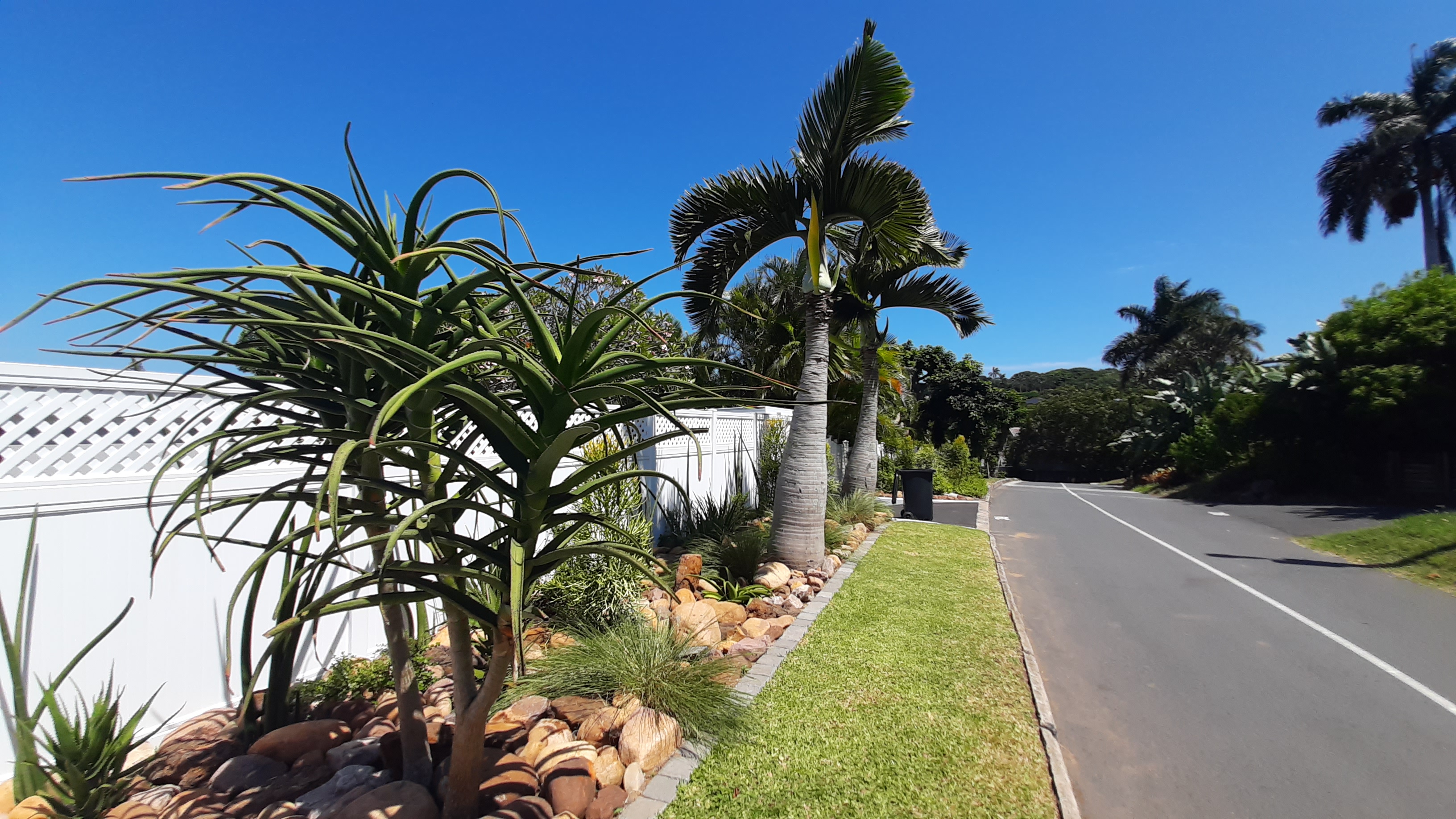  Fully Renovated Coastal Residence with Guest Flatlet and Sea Views in Salt Rock - 物件實景