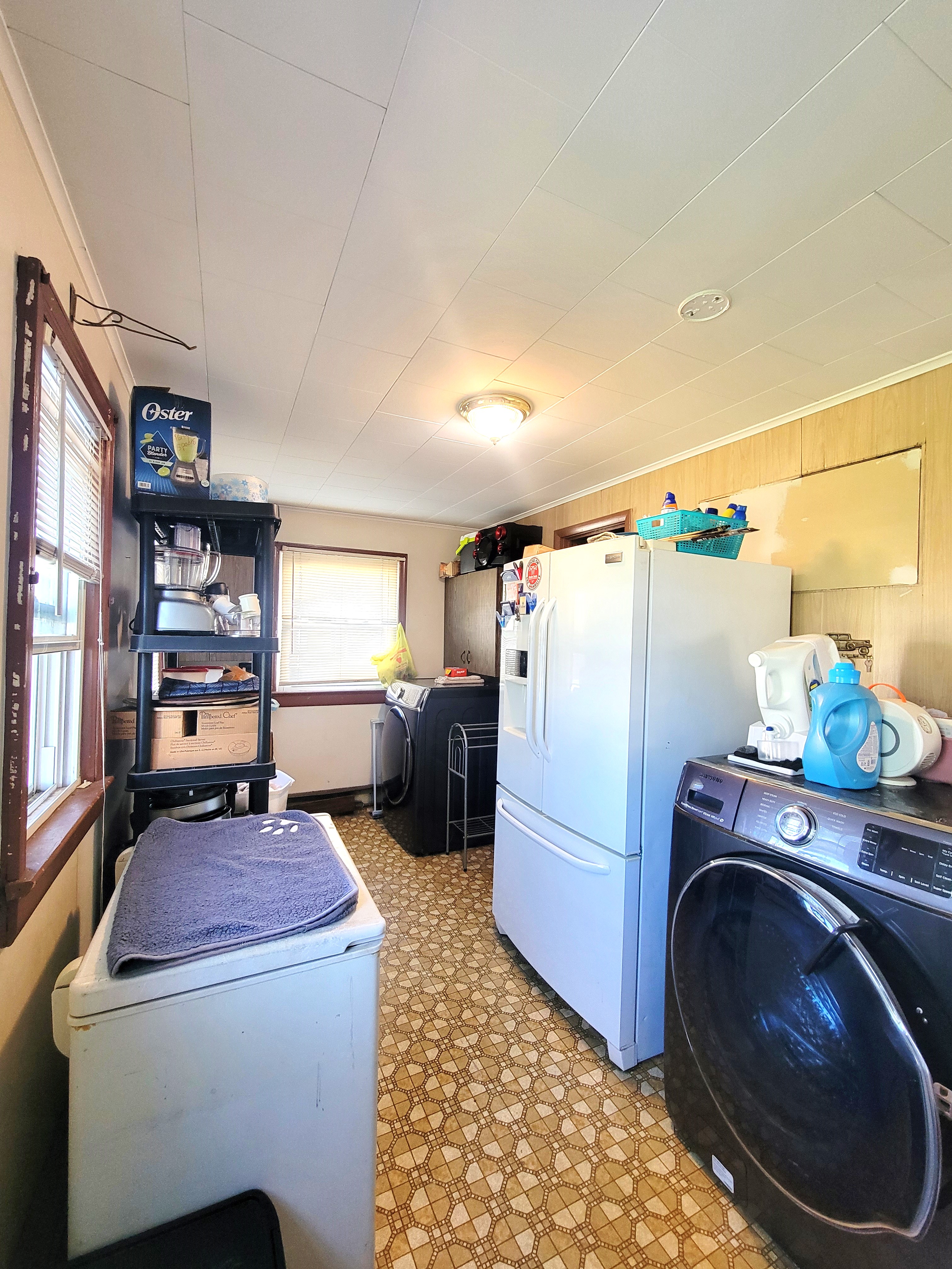 Carteret, New Jersey, 07008, United States, 6 Bedrooms Bedrooms, ,2 BathroomsBathrooms,Residential,For Sale,1980977