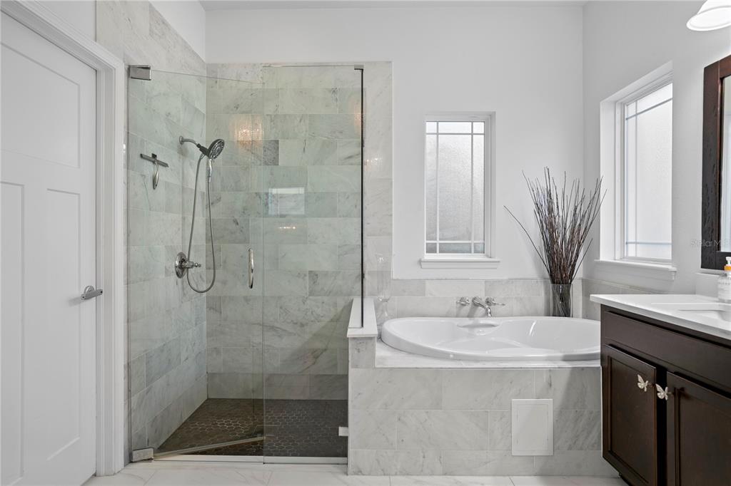 Lithia, Florida, 33547, United States, 5 Bedrooms Bedrooms, ,4 BathroomsBathrooms,Residential,For Sale,1997364