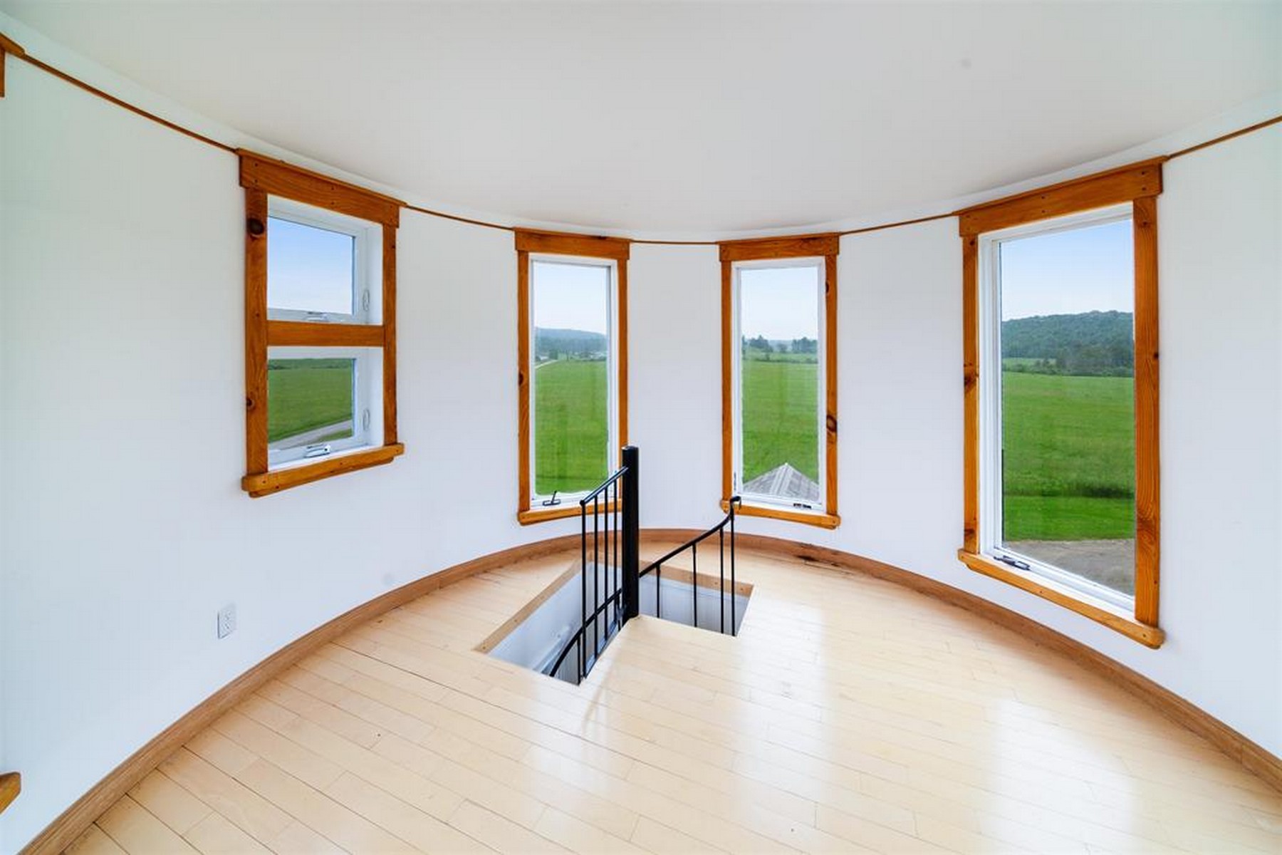  957 Pleasant Valley Road - 物件實景