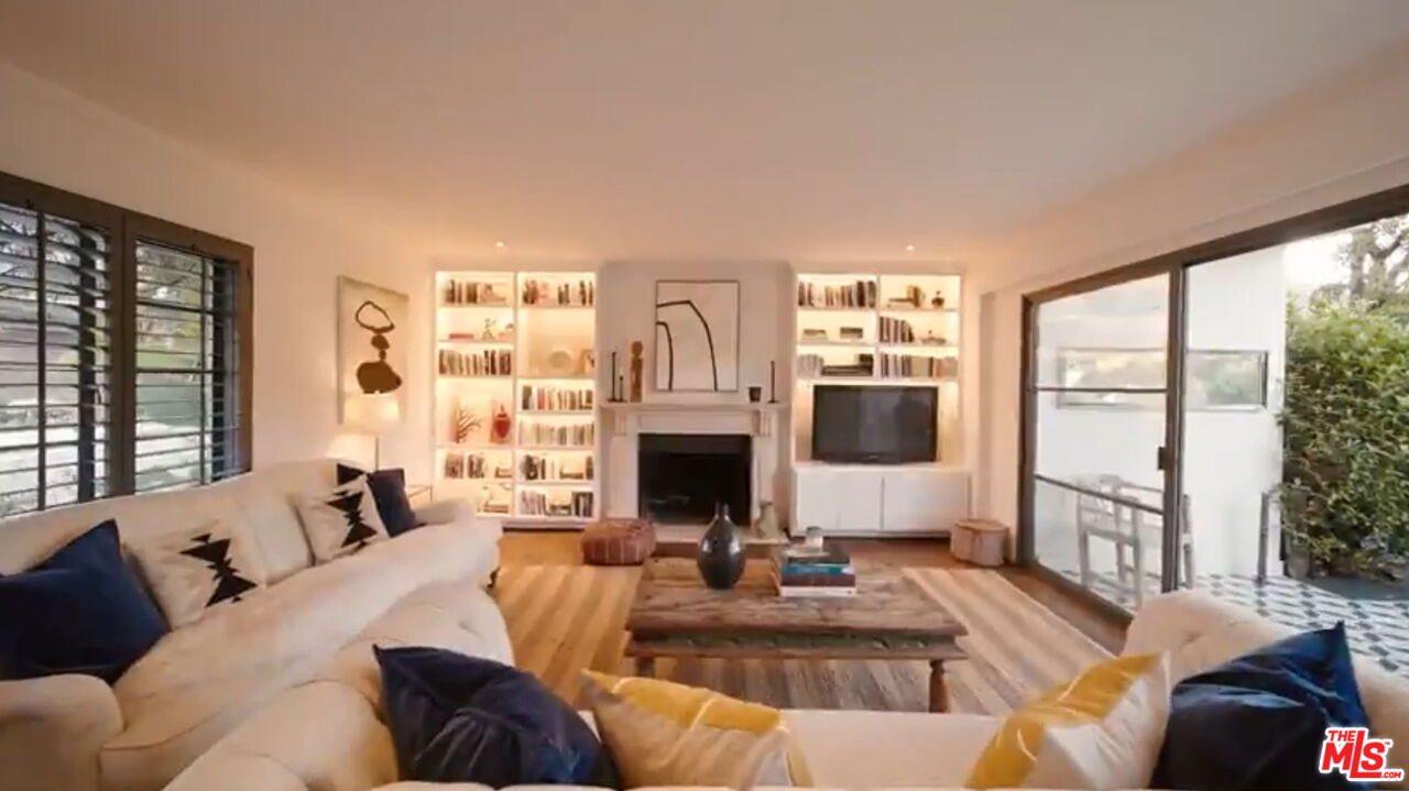Los Angeles, California, 90068, United States, 3 Bedrooms Bedrooms, ,4 BathroomsBathrooms,Residential,For Sale,1839885