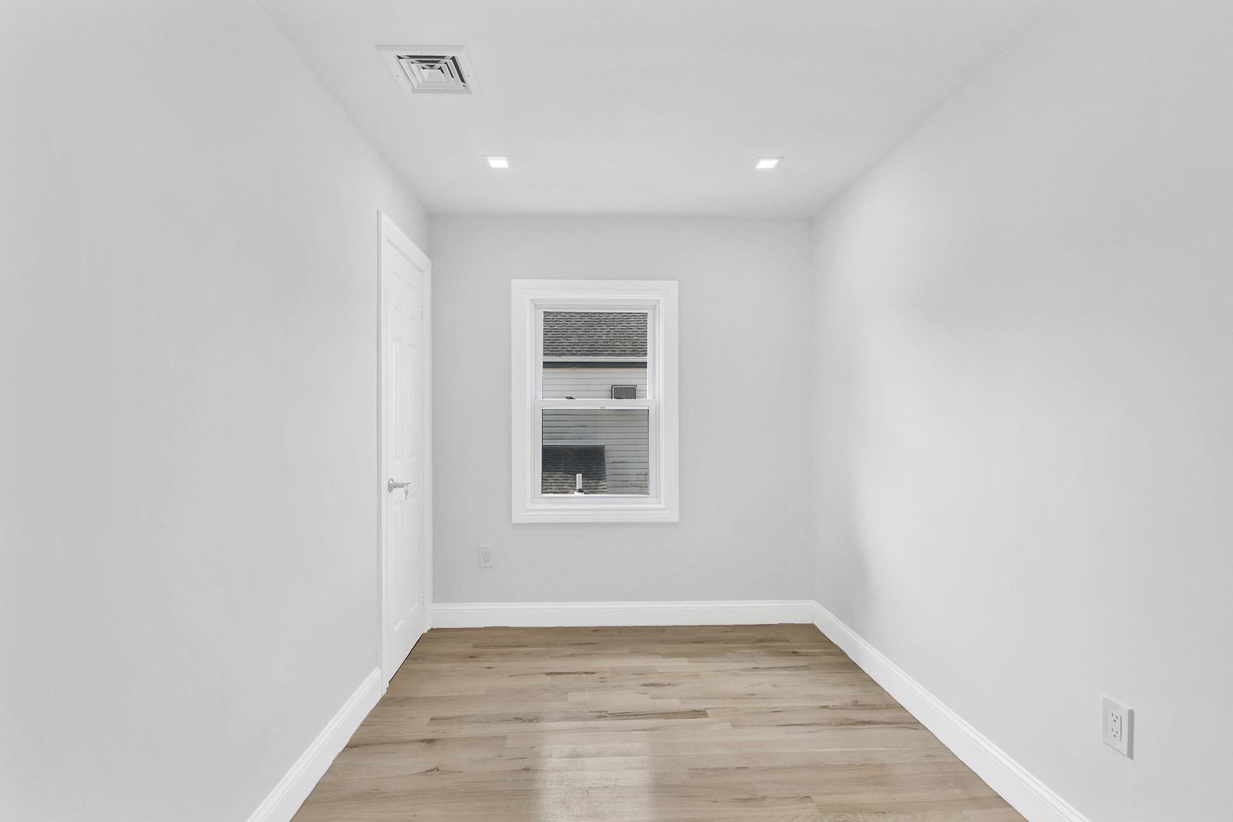 Oceanside, New York, 11572, United States, 5 Bedrooms Bedrooms, ,3 BathroomsBathrooms,Residential,For Sale,1914667