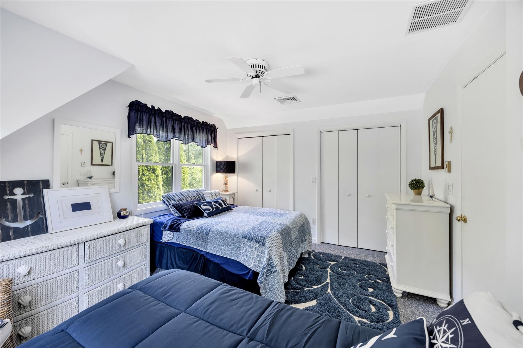  Beautifully Remodeled Cape Style Home - 物件實景