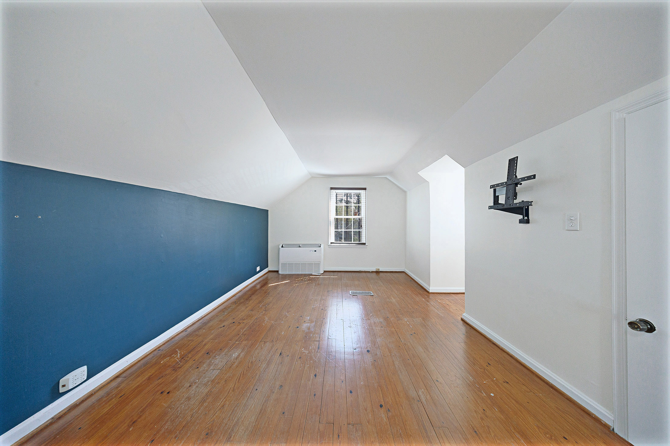  Home Presents an Opportunity in One of the Area’s Most Desirable Communities - 物件實景