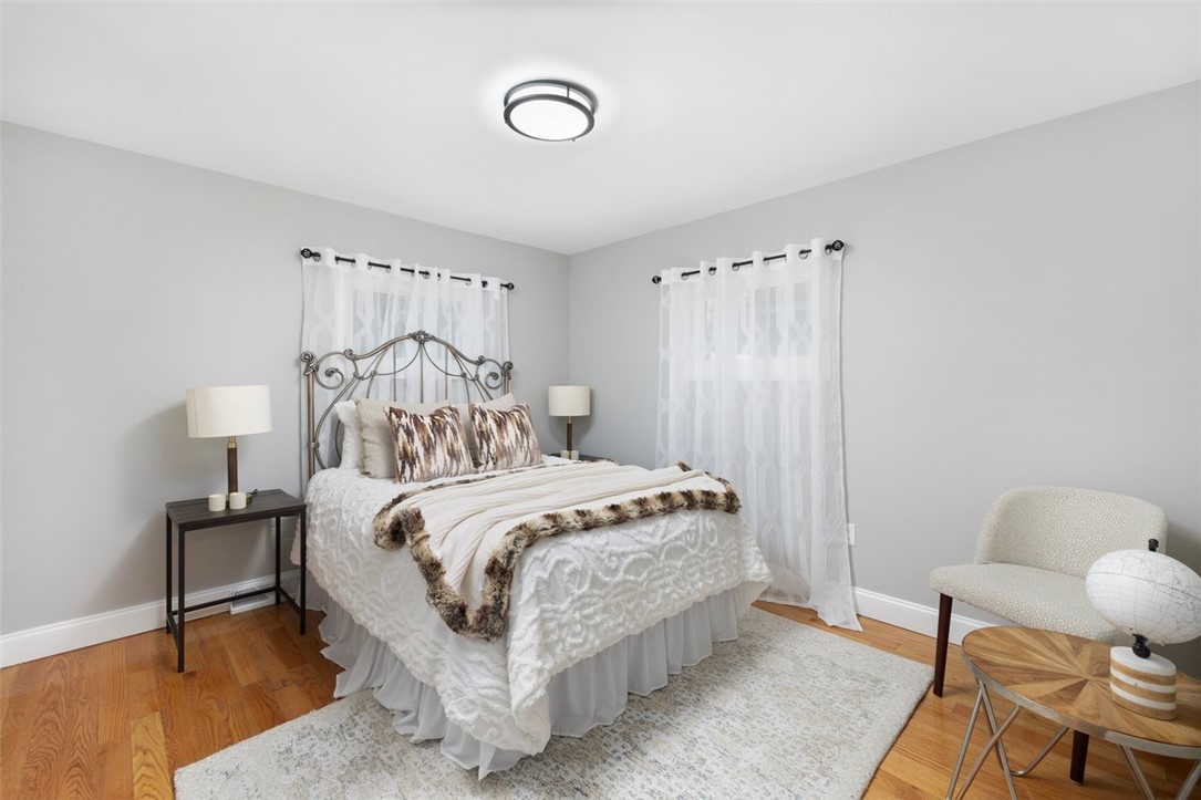 Tiverton, Rhode Island, 02878, United States, 4 Bedrooms Bedrooms, ,2 BathroomsBathrooms,Residential,For Sale,1992829