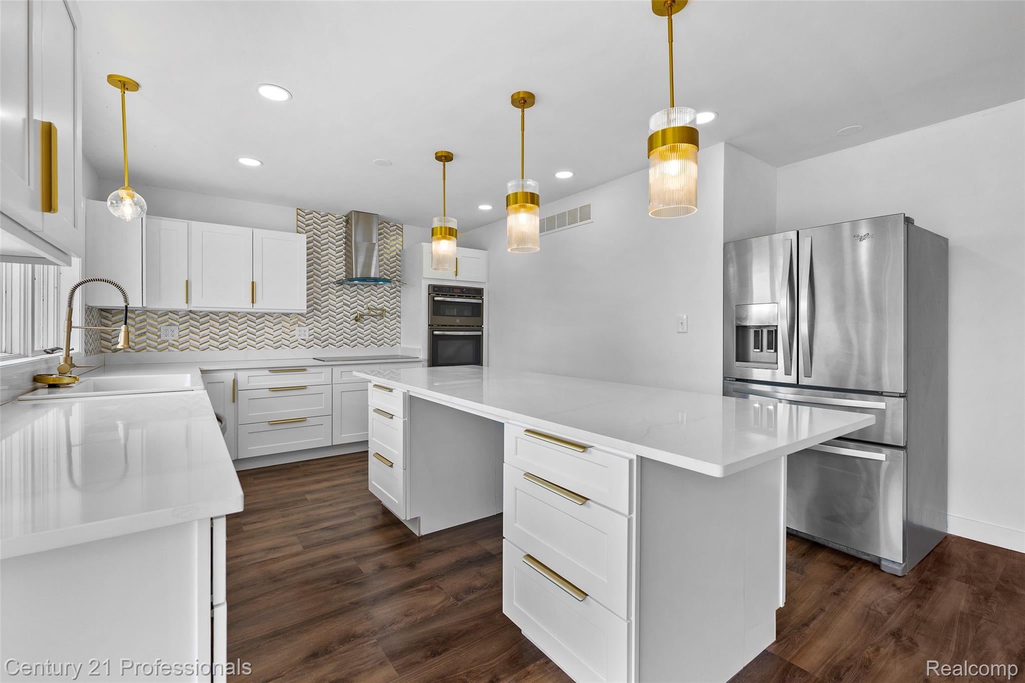 Davisburg, Michigan, 48350, United States, 5 Bedrooms Bedrooms, ,4 BathroomsBathrooms,Residential,For Sale,1982233