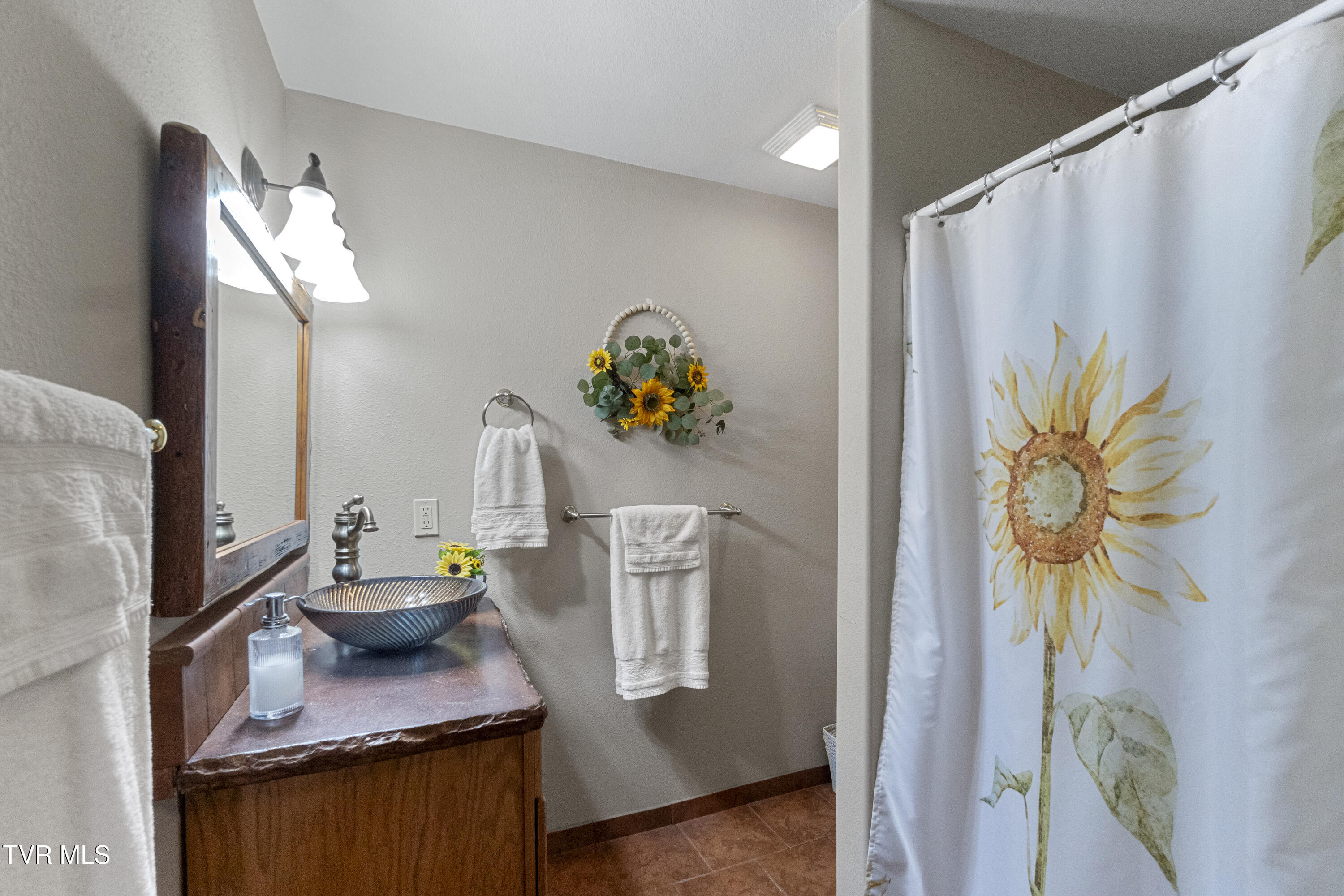 Parrottsville, Tennessee, 37843, United States, 5 Bedrooms Bedrooms, ,4 BathroomsBathrooms,Residential,For Sale,2005757