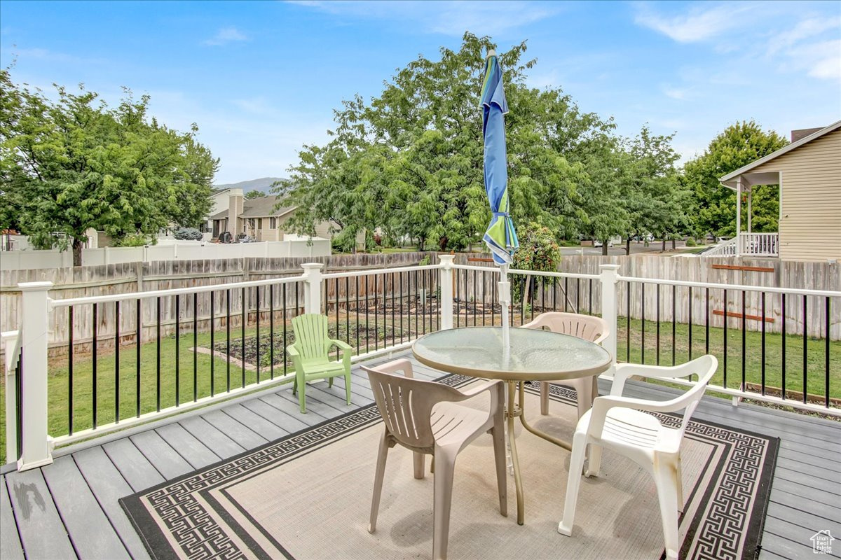 Woods Cross, Utah, 84087, United States, 3 Bedrooms Bedrooms, ,3 BathroomsBathrooms,Residential,For Sale,1932982