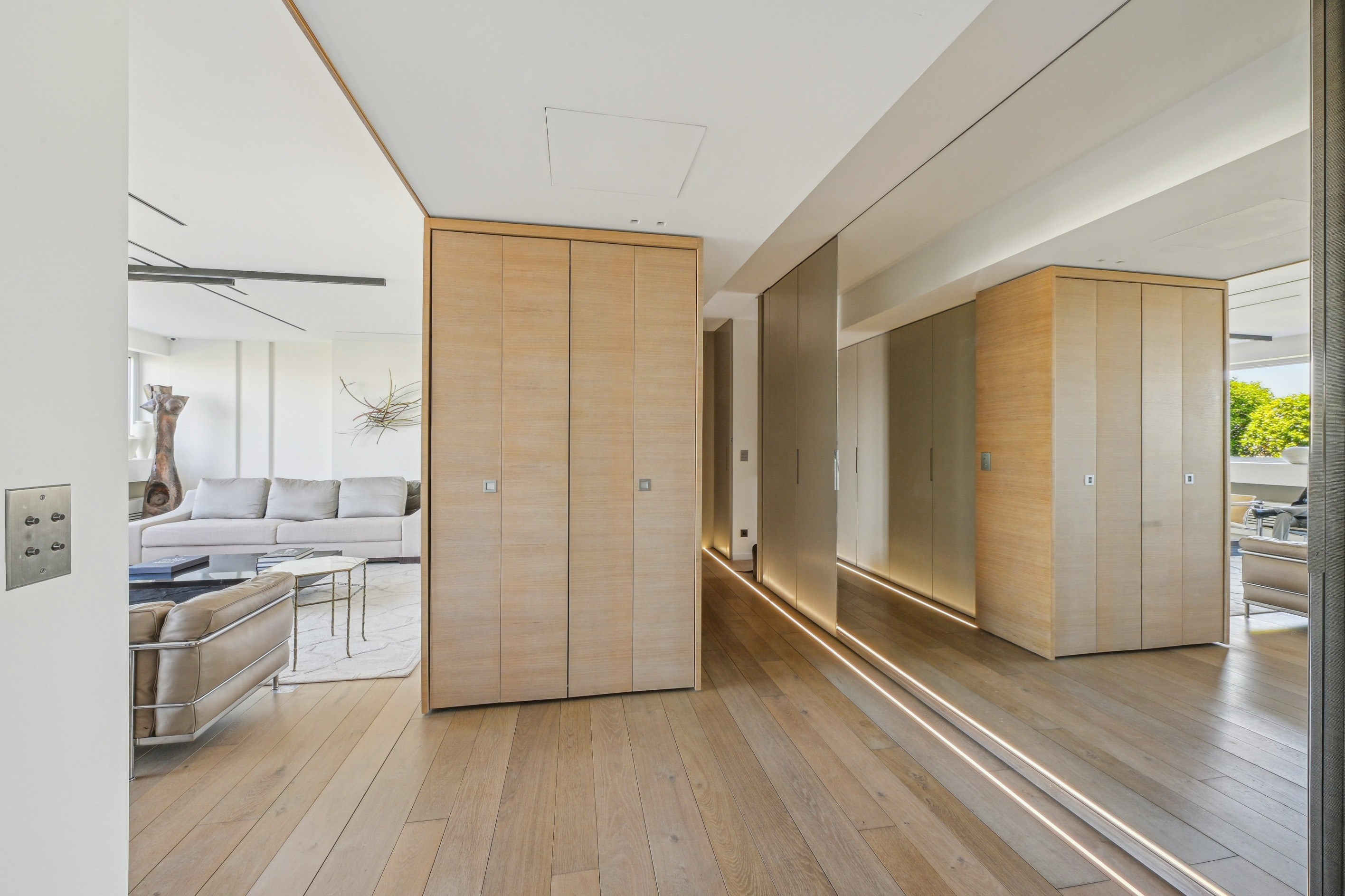  Elegant Pied-à-Terre with Expansive Terrace in Victor Hugo District - 物件實景