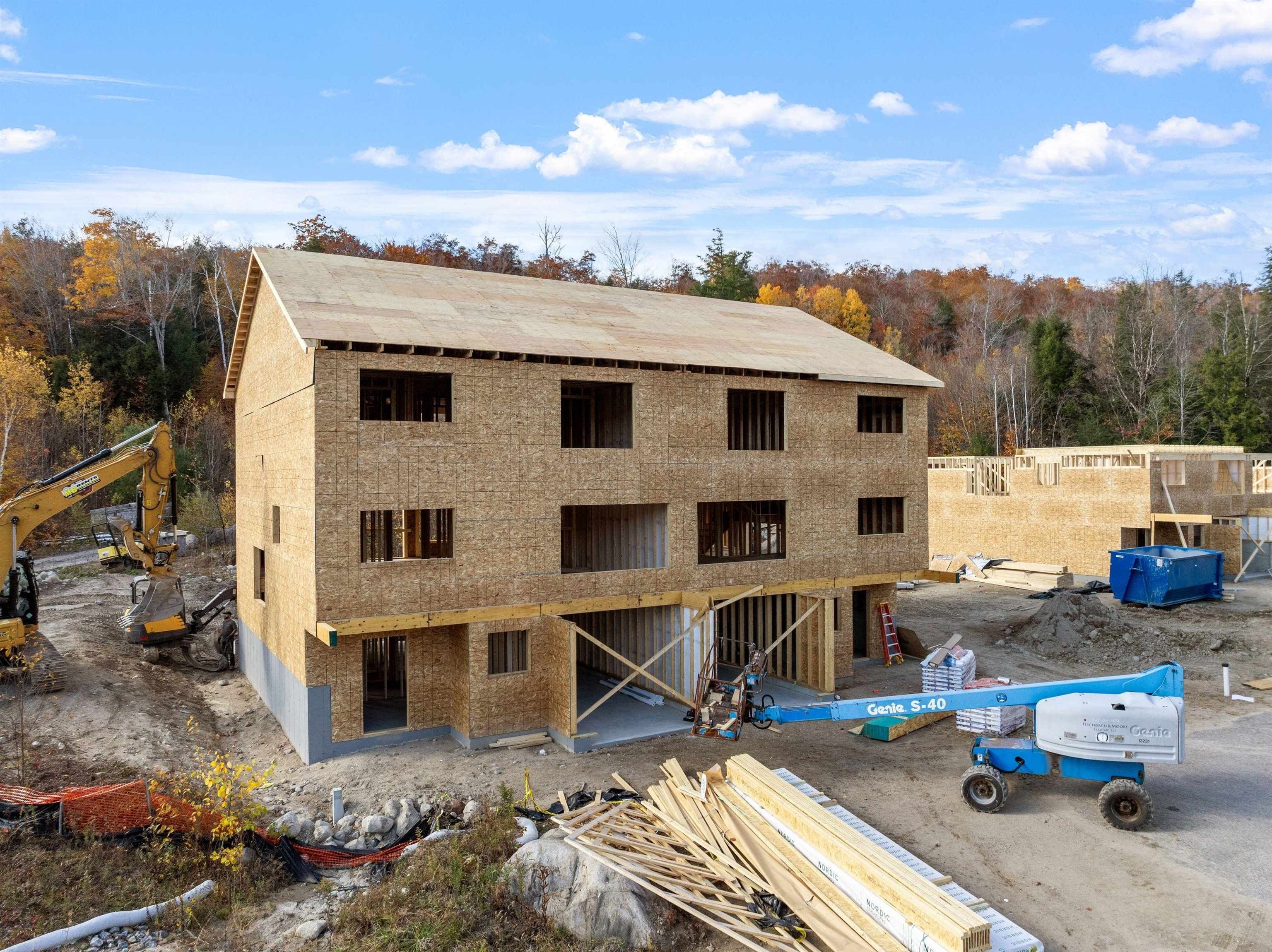 Lincoln, New Hampshire, 03251, United States, 5 Bedrooms Bedrooms, ,5 BathroomsBathrooms,Residential,For Sale,1978136