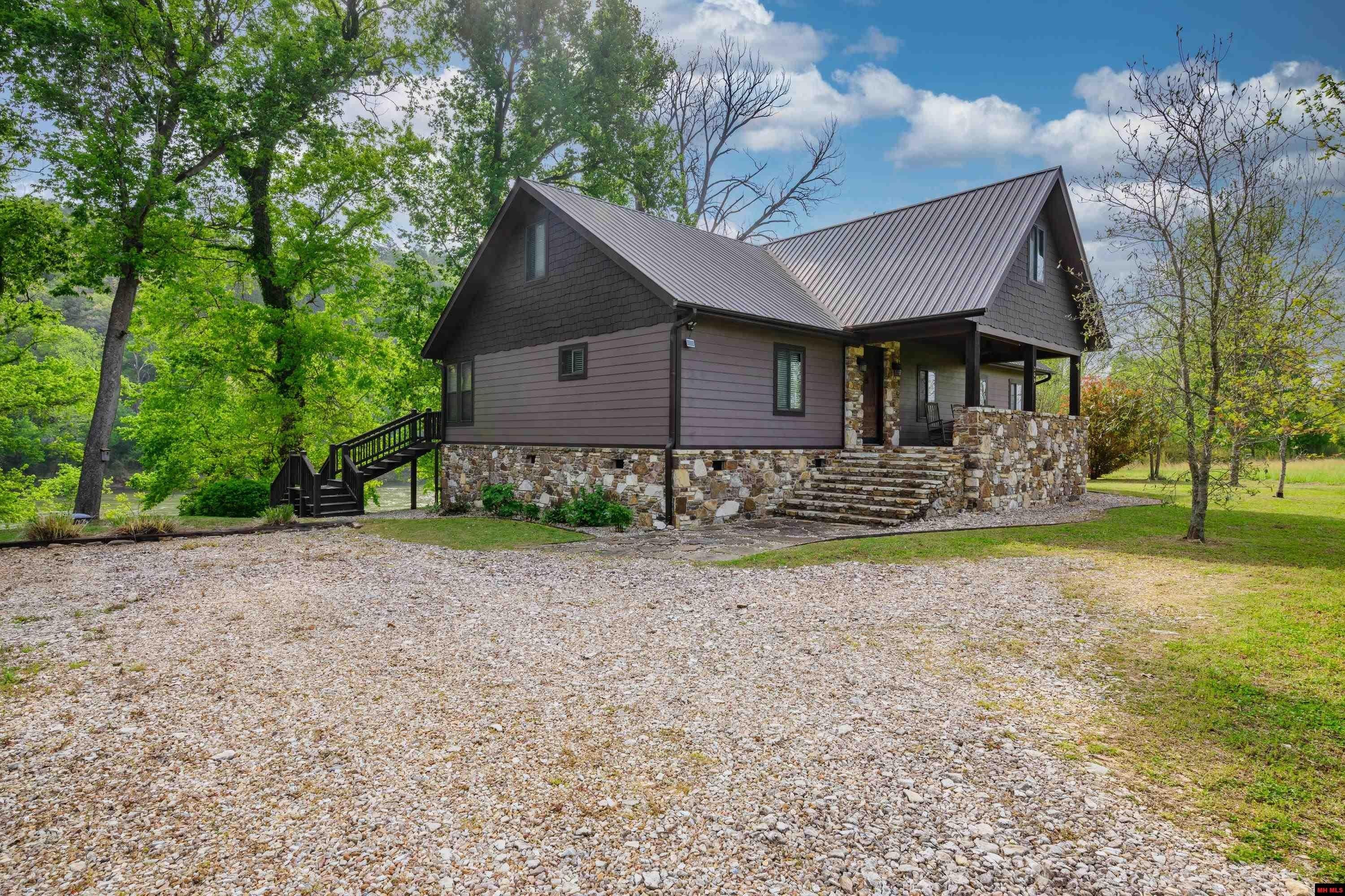 Norfork, Arkansas, 72658, United States, 3 Bedrooms Bedrooms, ,3 BathroomsBathrooms,Residential,For Sale,1921942