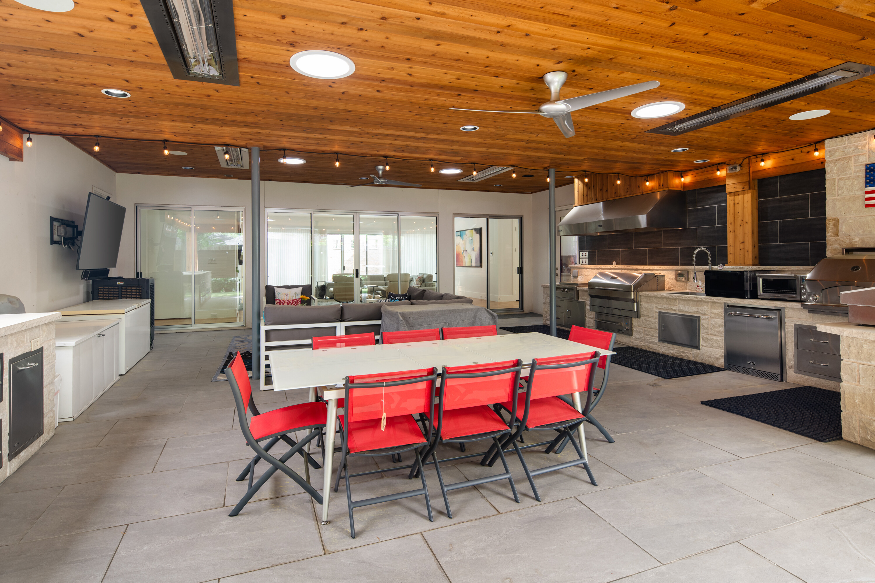  Modern, Distinctive, and Thoughtfully Designed in Melshire Estates - 物件實景