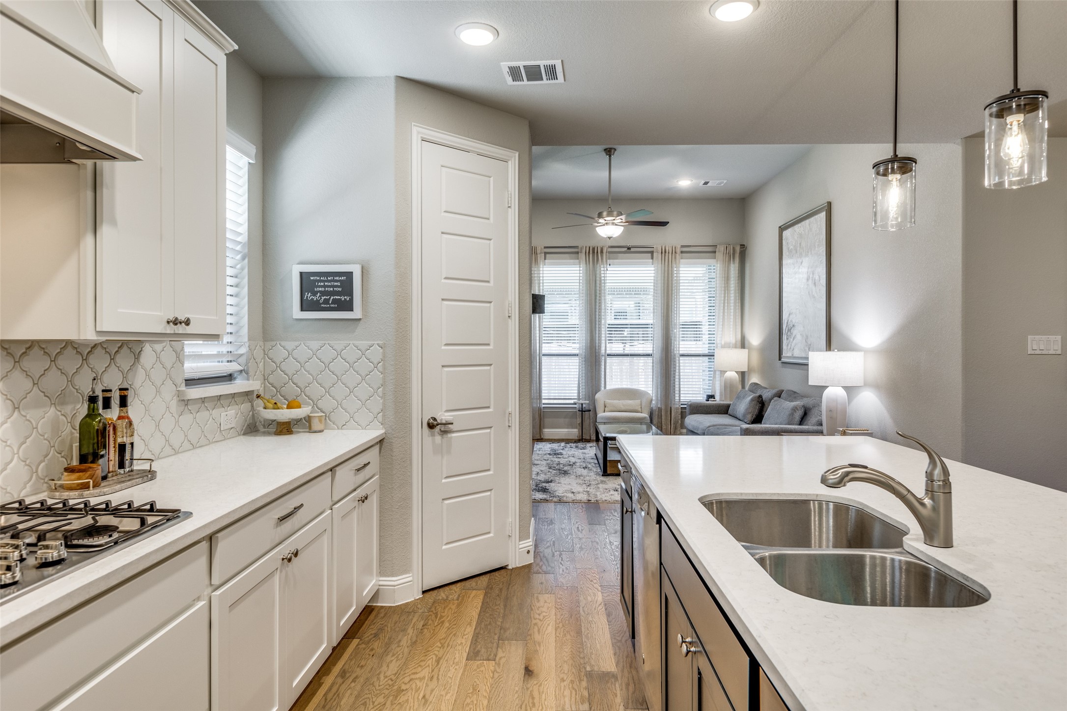 Carrollton, Texas, 75010, United States, 3 Bedrooms Bedrooms, ,3 BathroomsBathrooms,Residential,For Sale,1907540