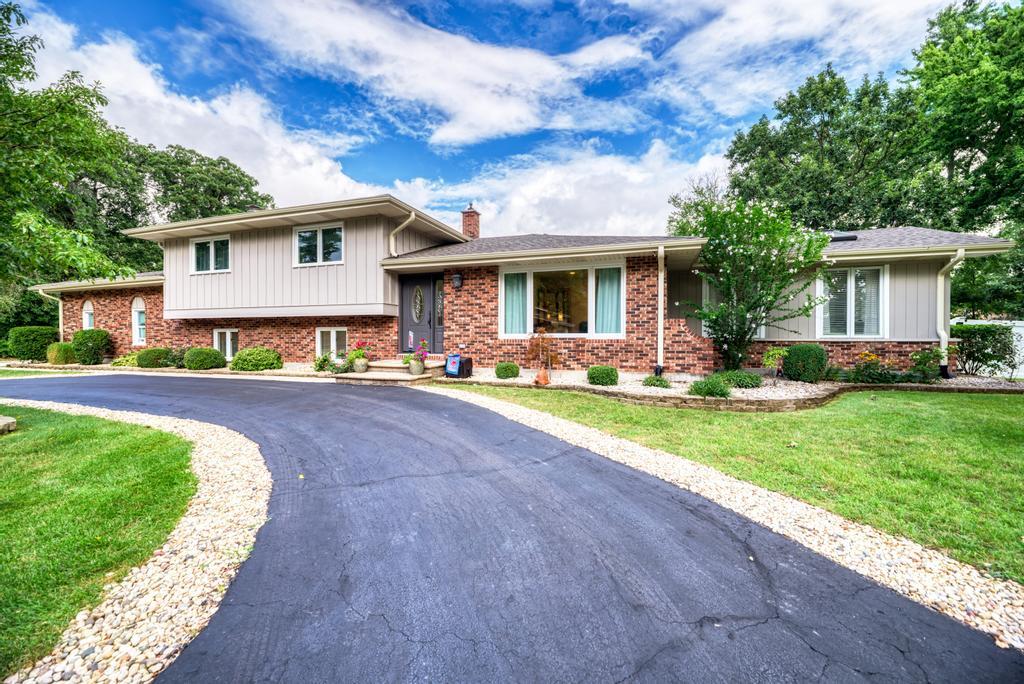 Wood Dale, Illinois, 60191, United States, 4 Bedrooms Bedrooms, ,3 BathroomsBathrooms,Residential,For Sale,1944958