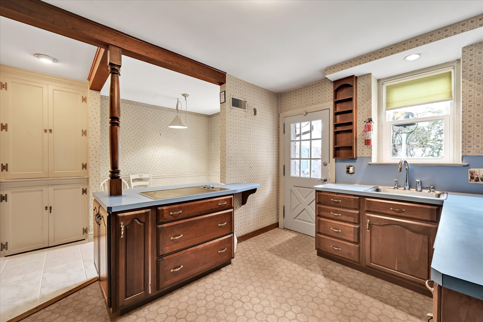 Reading, Pennsylvania, 19607, United States, 6 Bedrooms Bedrooms, ,3 BathroomsBathrooms,Residential,For Sale,2008158