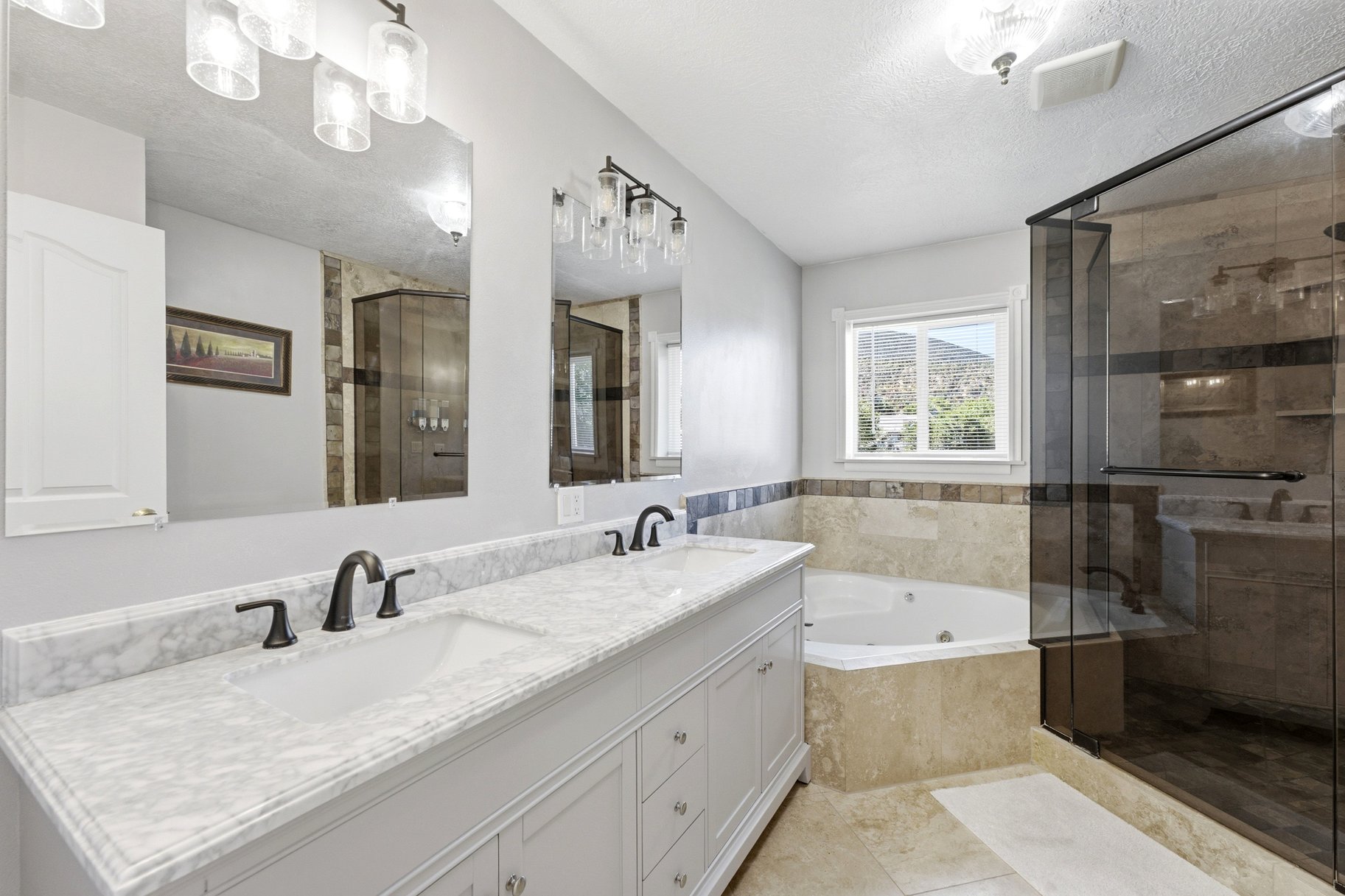  Custom Home with a 2400 Square Foot Shop with Plumbing and Electricity - 物件實景