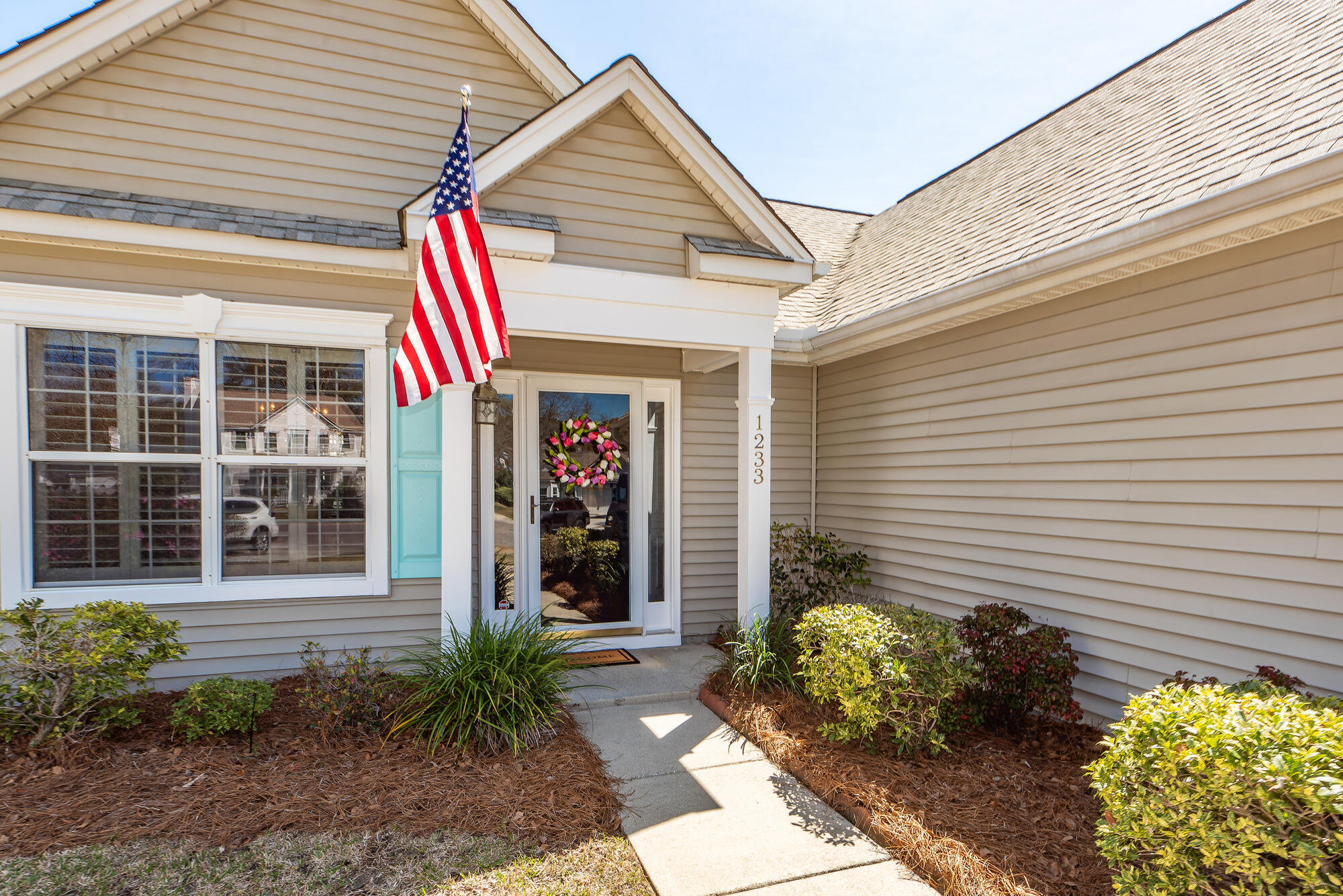Mount Pleasant, South Carolina, 29466, United States, 3 Bedrooms Bedrooms, ,2 BathroomsBathrooms,Residential,For Sale,1743207