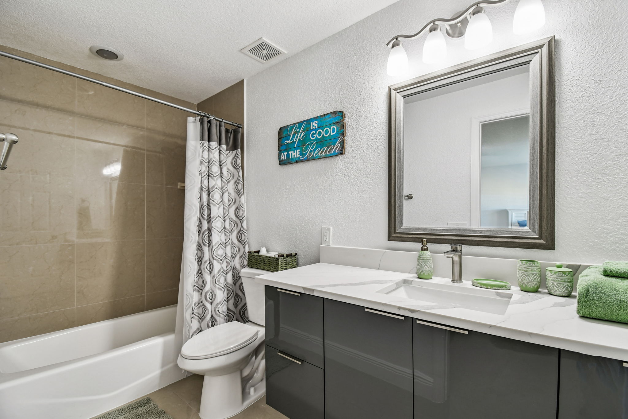 Madeira Beach, Florida, 33708, United States, 6 Bedrooms Bedrooms, ,6 BathroomsBathrooms,Residential,For Sale,1975666