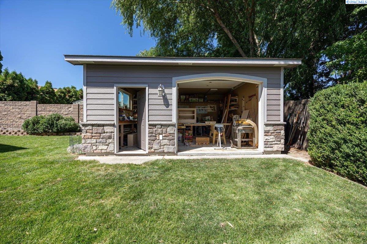 Richland, Washington, 99352, United States, 4 Bedrooms Bedrooms, ,2 BathroomsBathrooms,Residential,For Sale,1906988