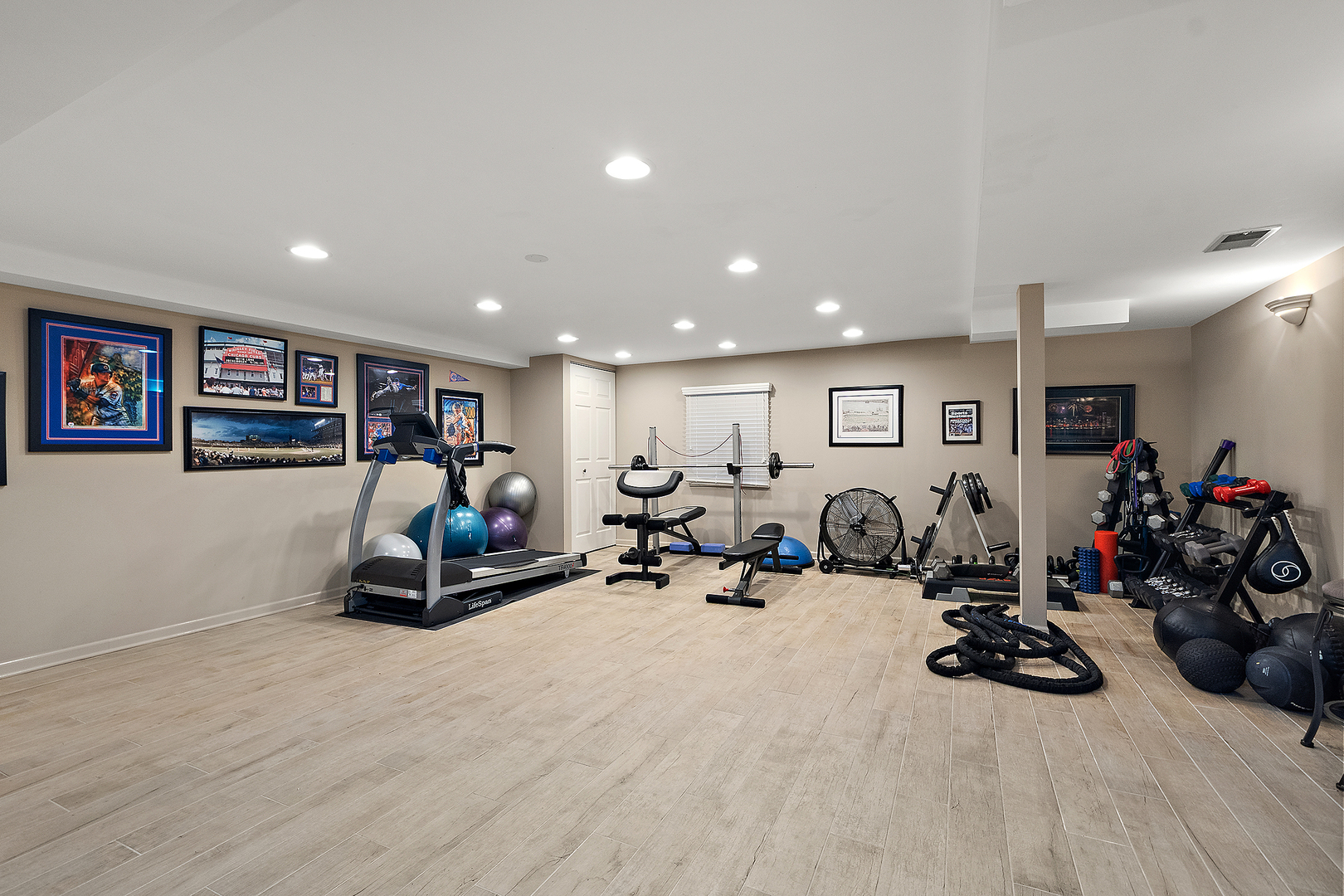 Orland Park, Illinois, 60467, United States, 4 Bedrooms Bedrooms, ,5 BathroomsBathrooms,Residential,For Sale,1987350