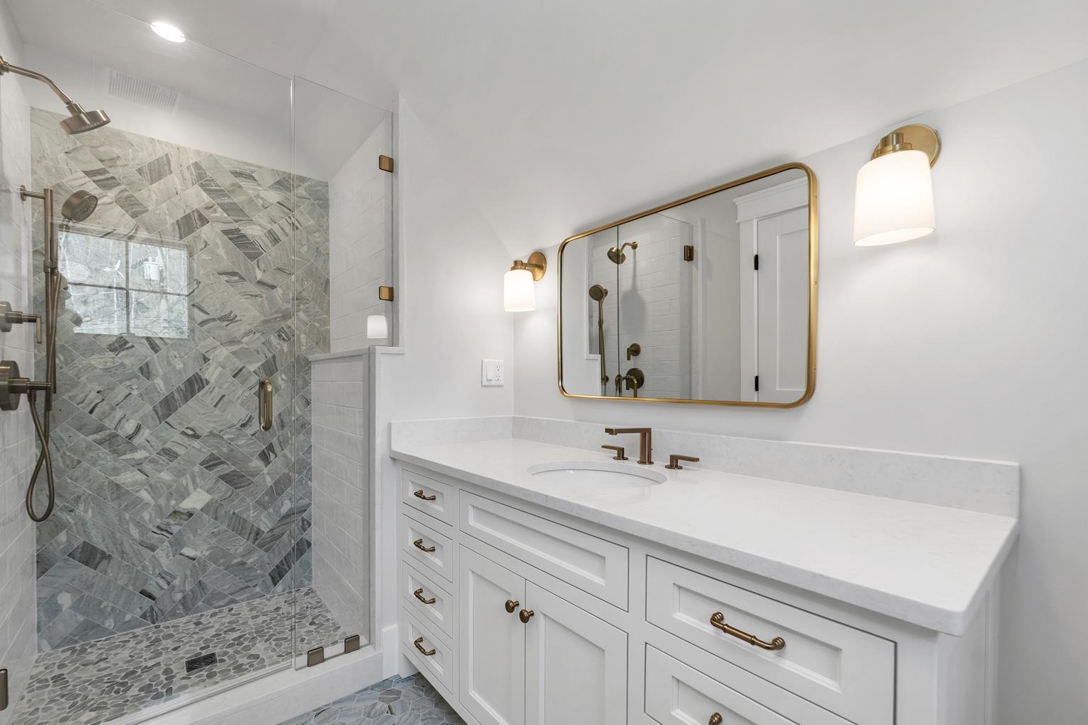 Gilford, New Hampshire, 03249, United States, 5 Bedrooms Bedrooms, ,6 BathroomsBathrooms,Residential,For Sale,1794777