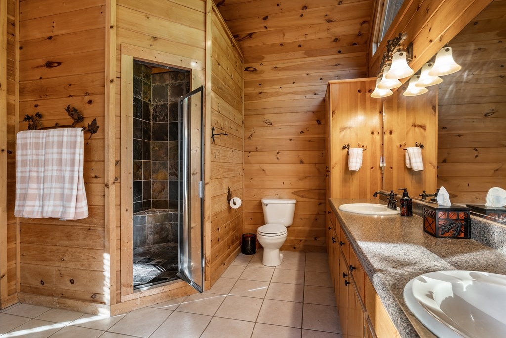 Mineral Bluff, Georgia, 30559, United States, 3 Bedrooms Bedrooms, ,3 BathroomsBathrooms,Residential,For Sale,1986292