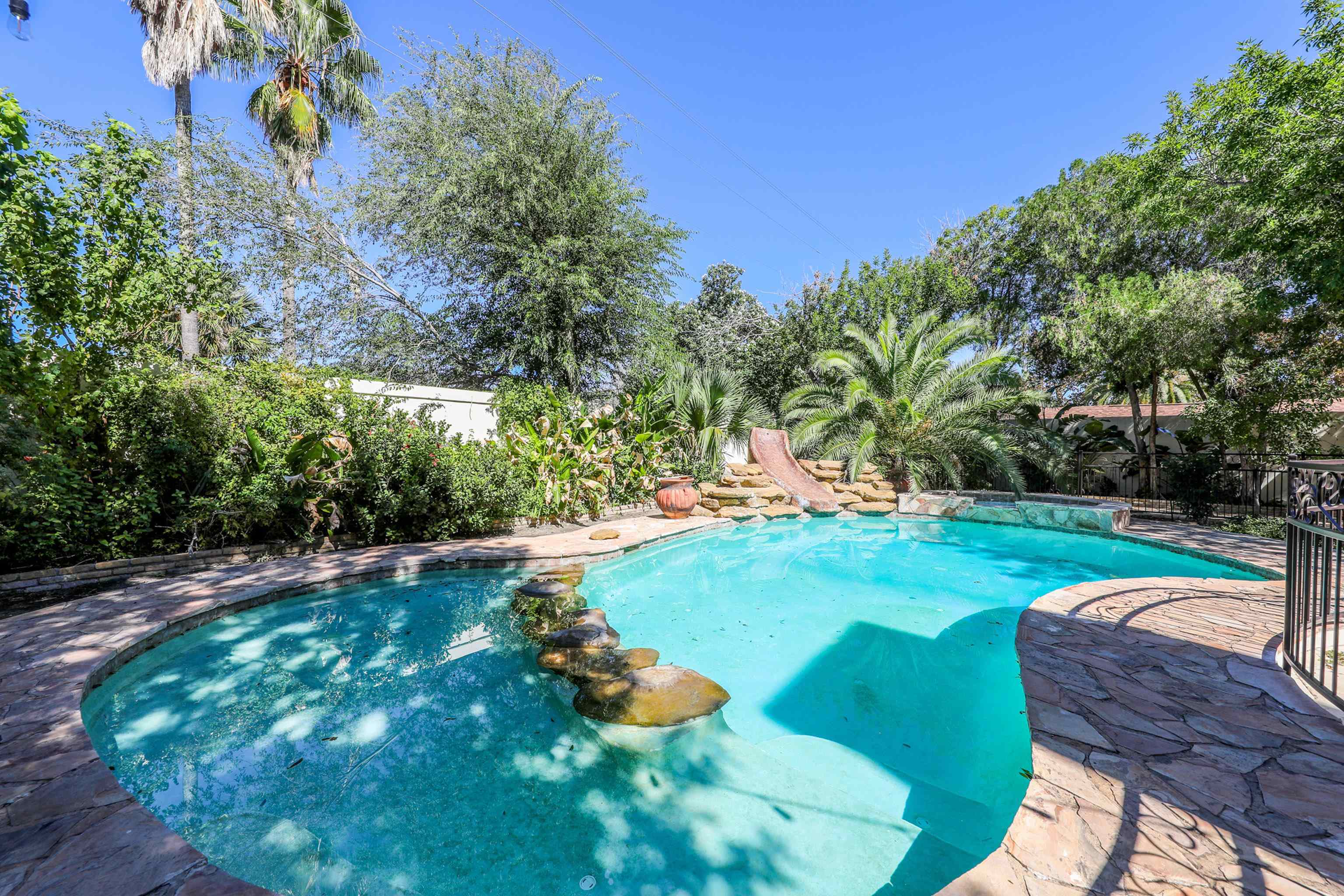 Laredo, Texas, 78041, United States, 4 Bedrooms Bedrooms, ,5 BathroomsBathrooms,Residential,For Sale,1989337