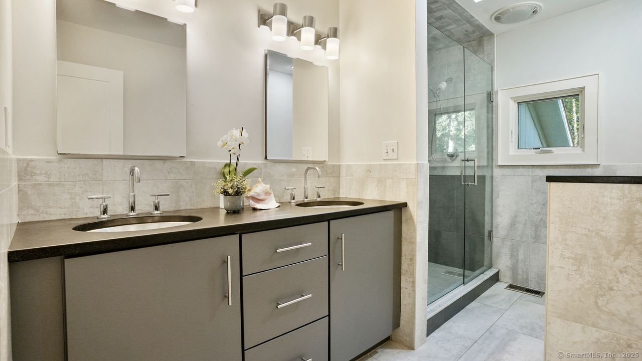 Westport, Connecticut, 06880, United States, 4 Bedrooms Bedrooms, ,4 BathroomsBathrooms,Residential,For Sale,1991642