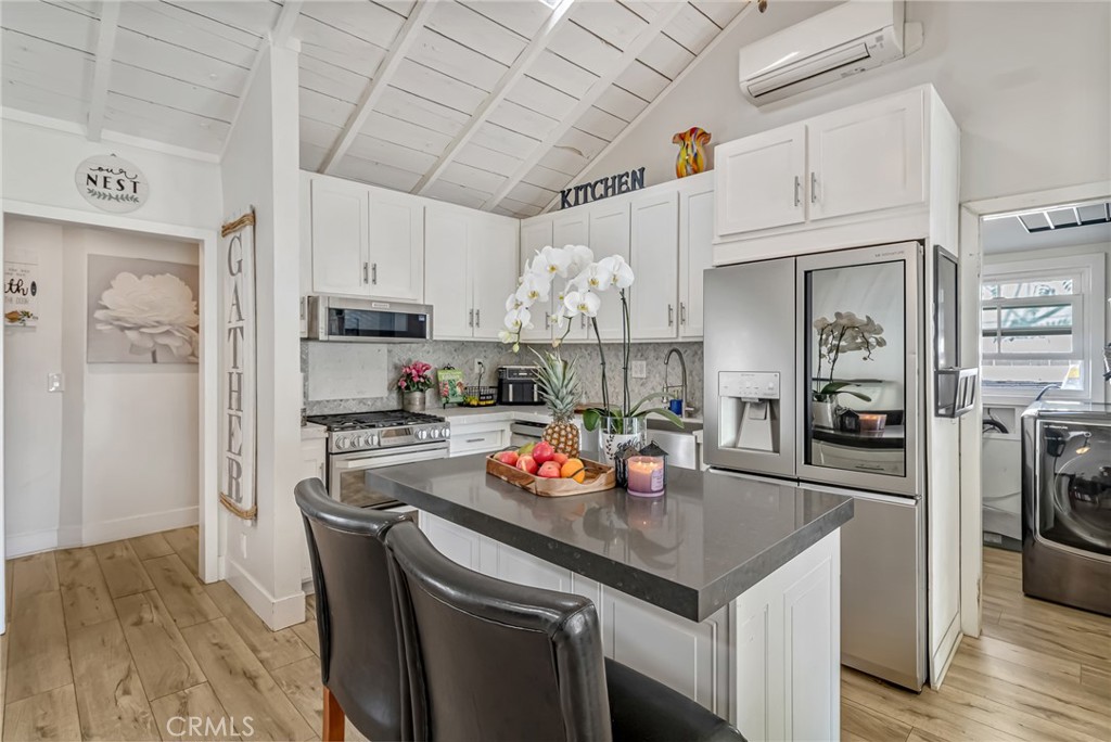 Thousand Oaks, California, 91362, United States, 2 Bedrooms Bedrooms, ,1 BathroomBathrooms,Residential,For Sale,1999225