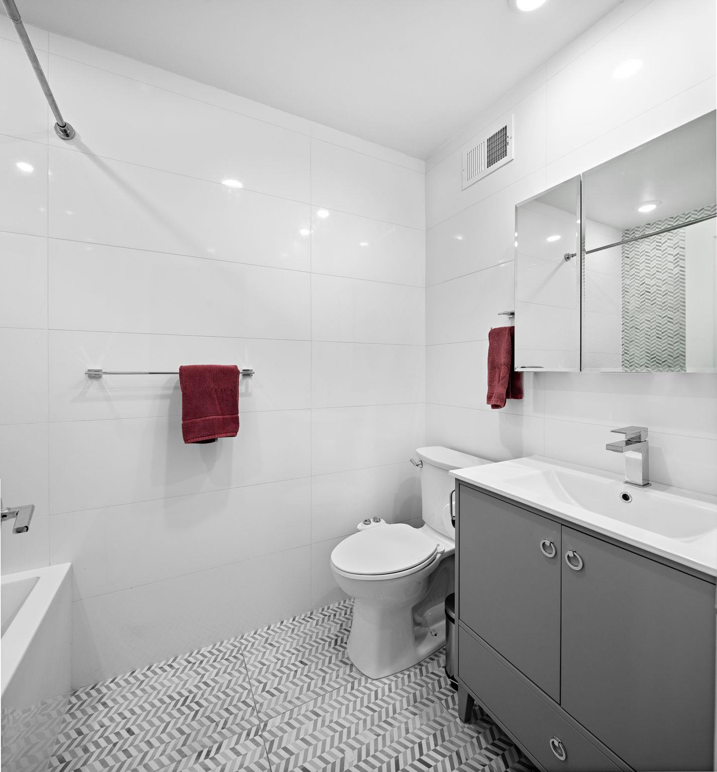Jersey City, New Jersey, 07307, United States, 3 Bedrooms Bedrooms, ,2 BathroomsBathrooms,Residential,For Sale,1865294