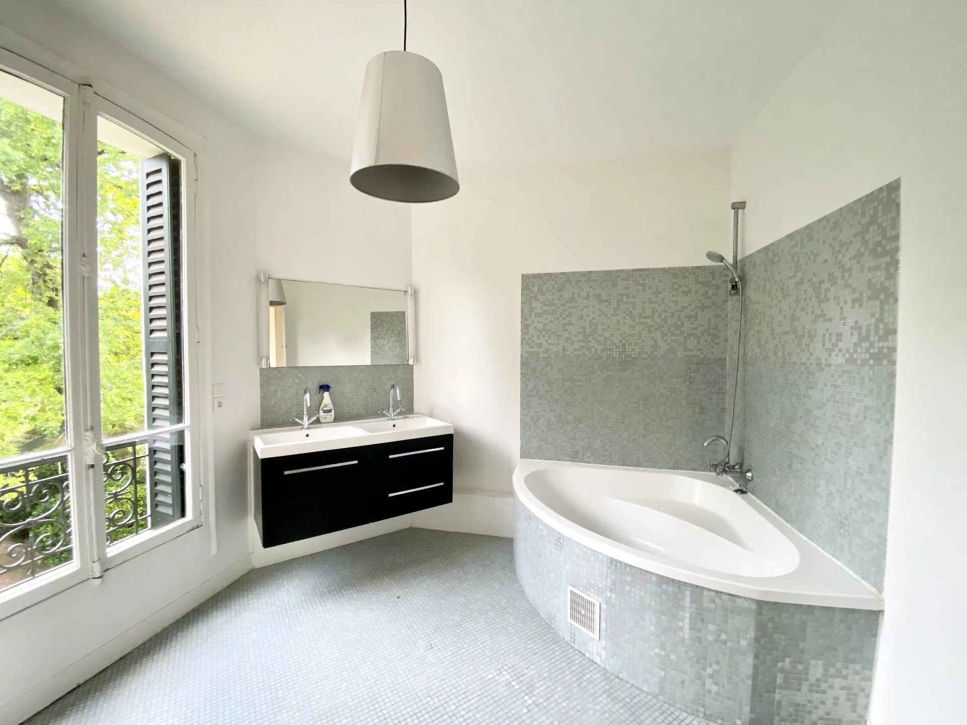 Le Vésinet, Île-de-France, 78110, FR, 5 Bedrooms Bedrooms, ,5 BathroomsBathrooms,Residential,For Sale,1994583