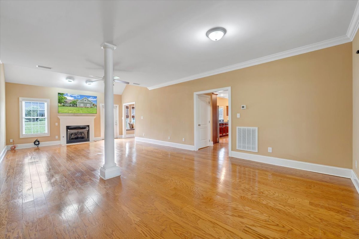 Huddleston, Virginia, 24104, United States, 4 Bedrooms Bedrooms, ,4 BathroomsBathrooms,Residential,For Sale,2048445