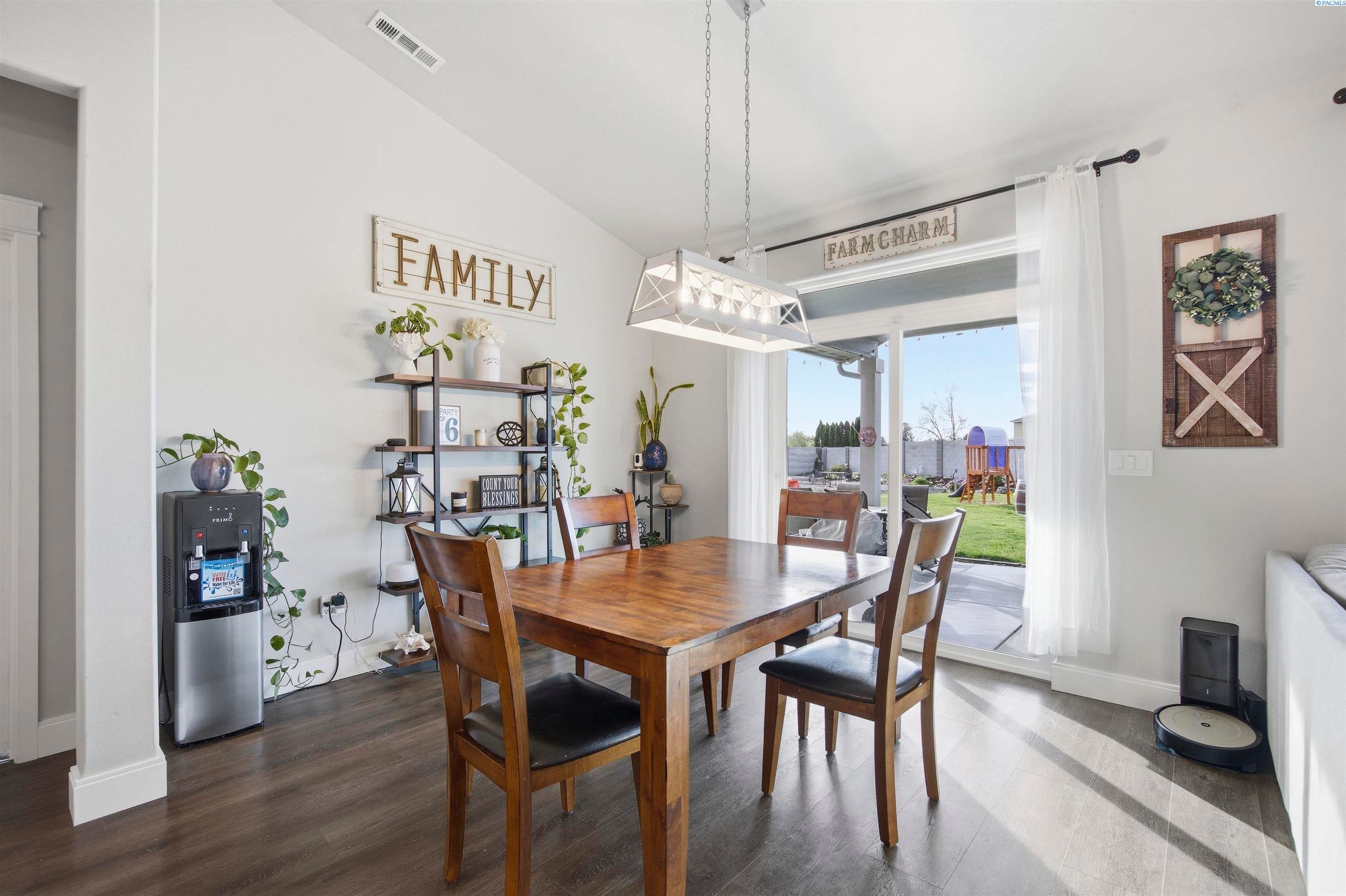 Pasco, Washington, 99301, United States, 4 Bedrooms Bedrooms, ,2 BathroomsBathrooms,Residential,For Sale,2036931