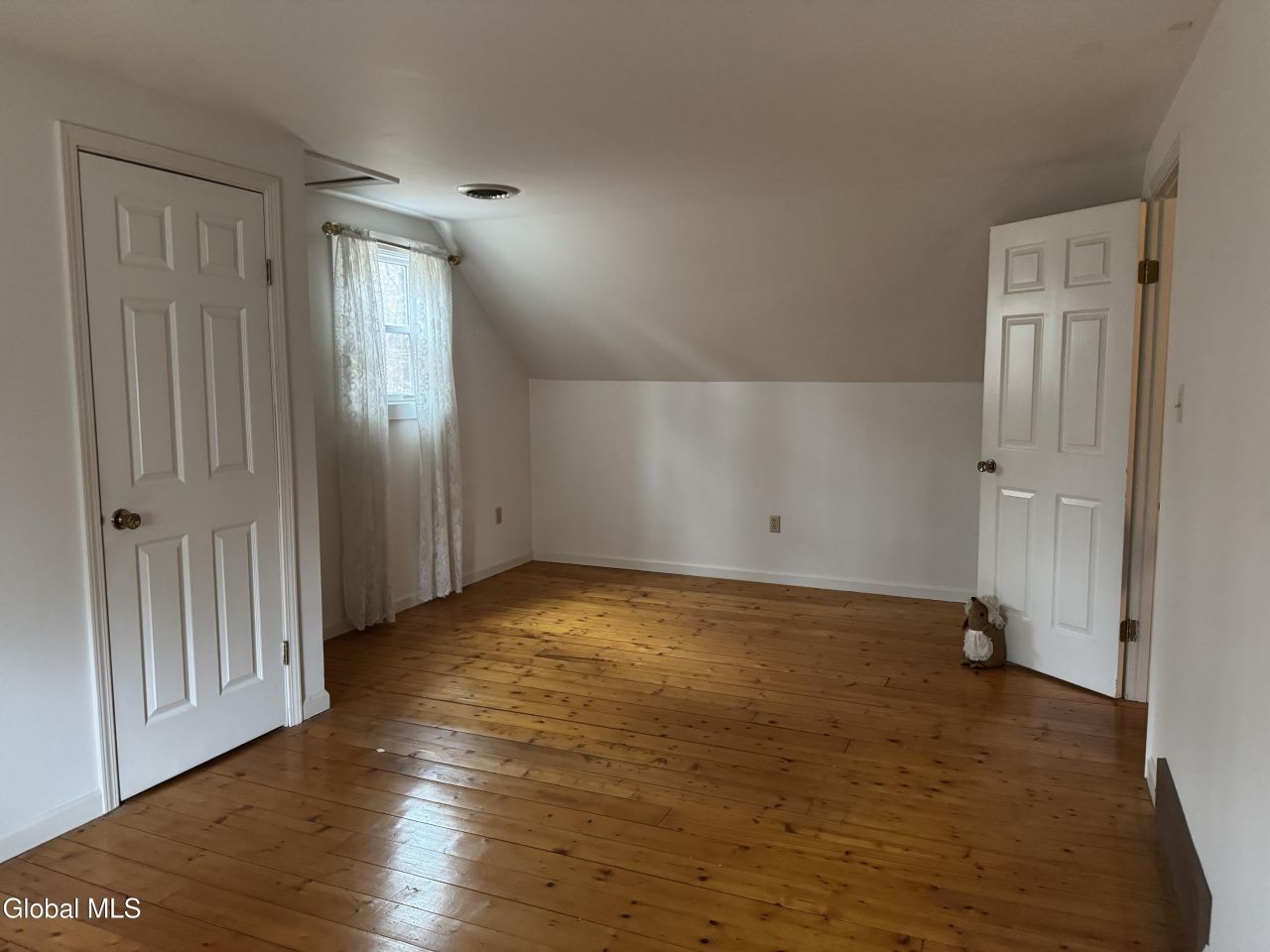 Rexford, New York, 12148, United States, 3 Bedrooms Bedrooms, ,3 BathroomsBathrooms,Residential,For Sale,2001928