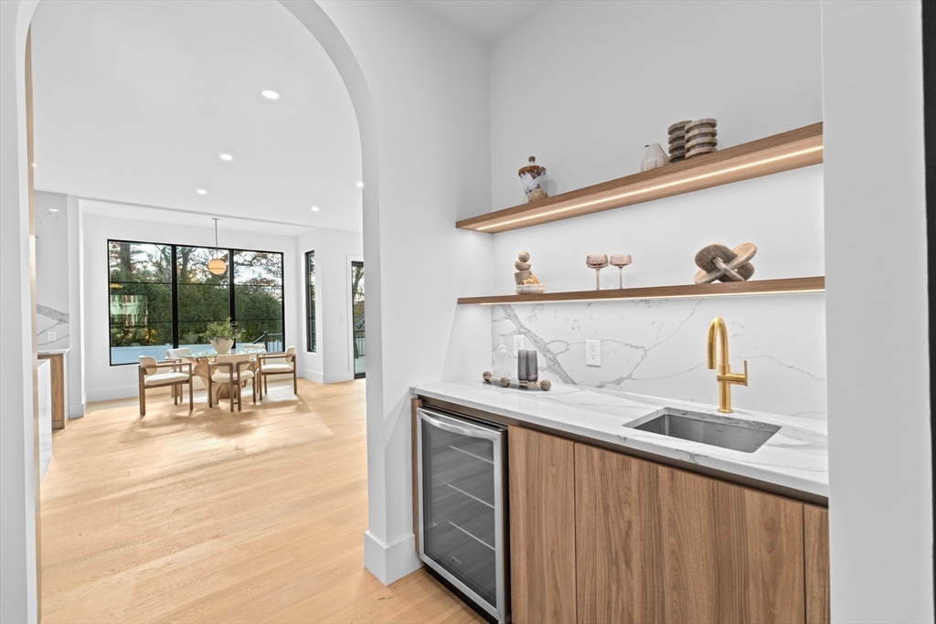 Newton, Massachusetts, 02461, United States, 7 Bedrooms Bedrooms, ,8 BathroomsBathrooms,Residential,For Sale,1995723