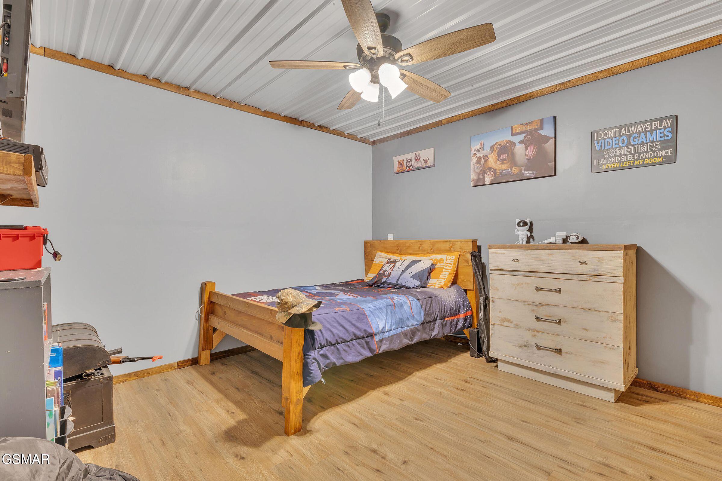 Bybee, Tennessee, 37713, United States, 4 Bedrooms Bedrooms, ,2 BathroomsBathrooms,Residential,For Sale,1980486