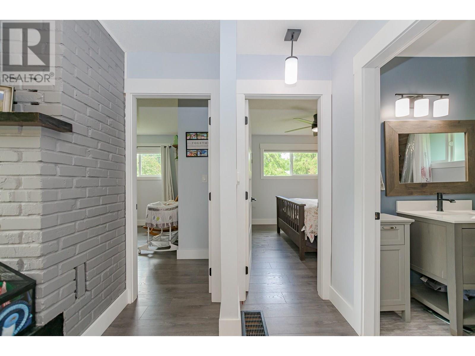SICAMOUS, British Columbia, V0E 2V4, CA, 3 Bedrooms Bedrooms, ,2 BathroomsBathrooms,Residential,For Sale,1903862