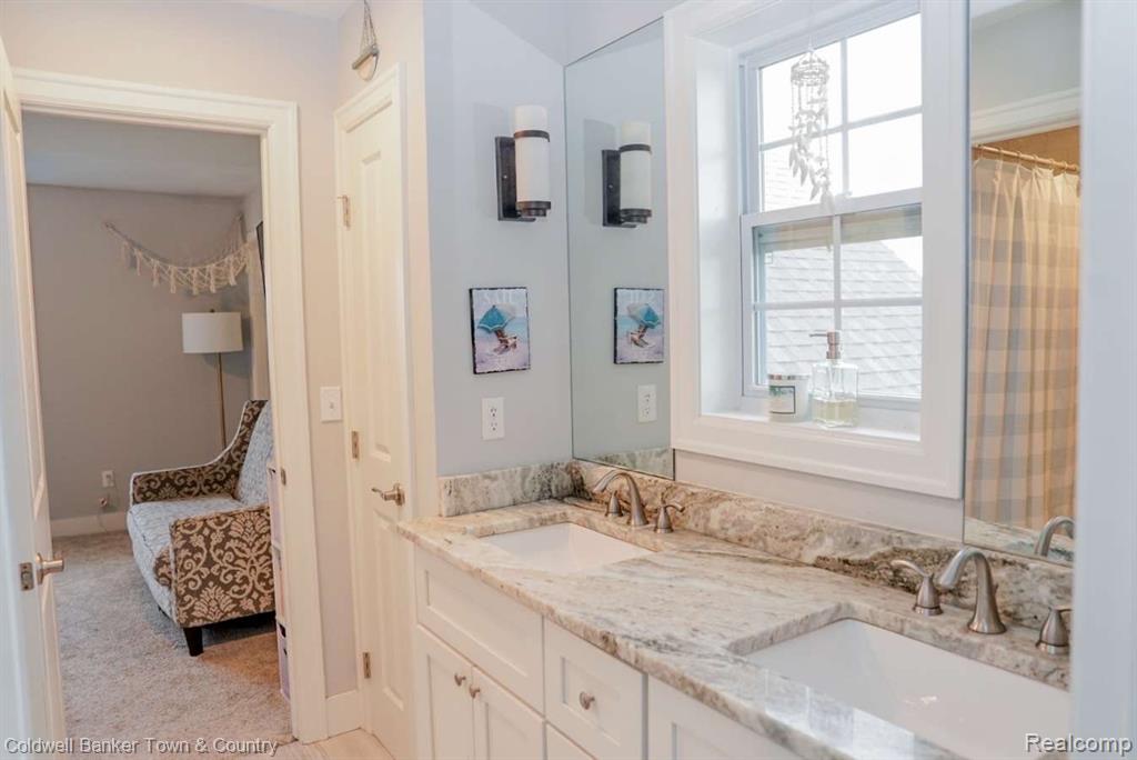 Brighton, Michigan, 48114, United States, 4 Bedrooms Bedrooms, ,5 BathroomsBathrooms,Residential,For Sale,1837893