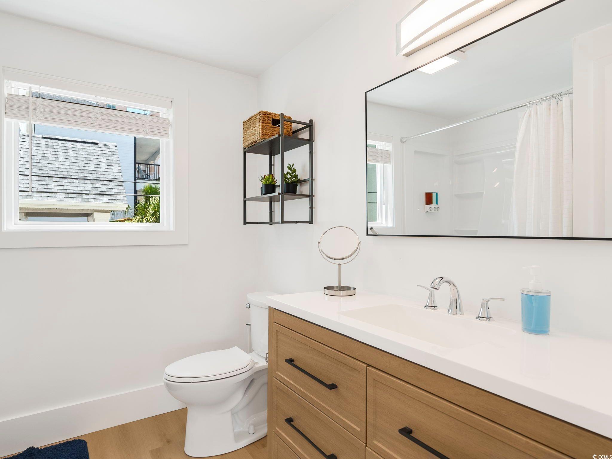 North Myrtle Beach, South Carolina, 29582, United States, 6 Bedrooms Bedrooms, ,4 BathroomsBathrooms,Residential,For Sale,1979698