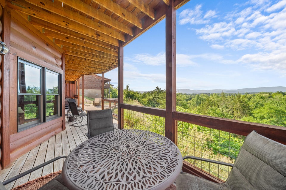 Sevierville, Tennessee, 37876, United States, 4 Bedrooms Bedrooms, ,6 BathroomsBathrooms,Residential,For Sale,1976346