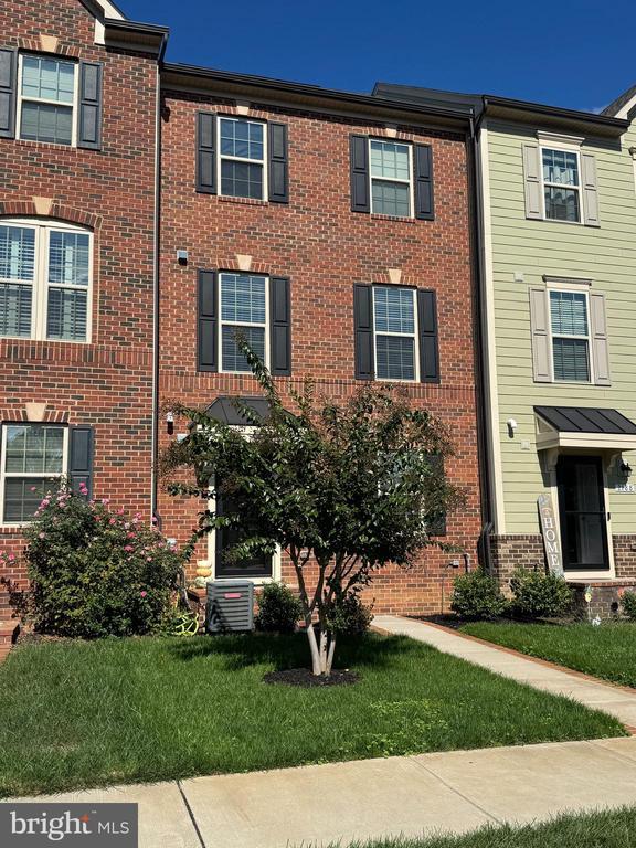 Dumfries, Virginia, 22026, United States, 4 Bedrooms Bedrooms, ,5 BathroomsBathrooms,Residential,For Sale,1958431